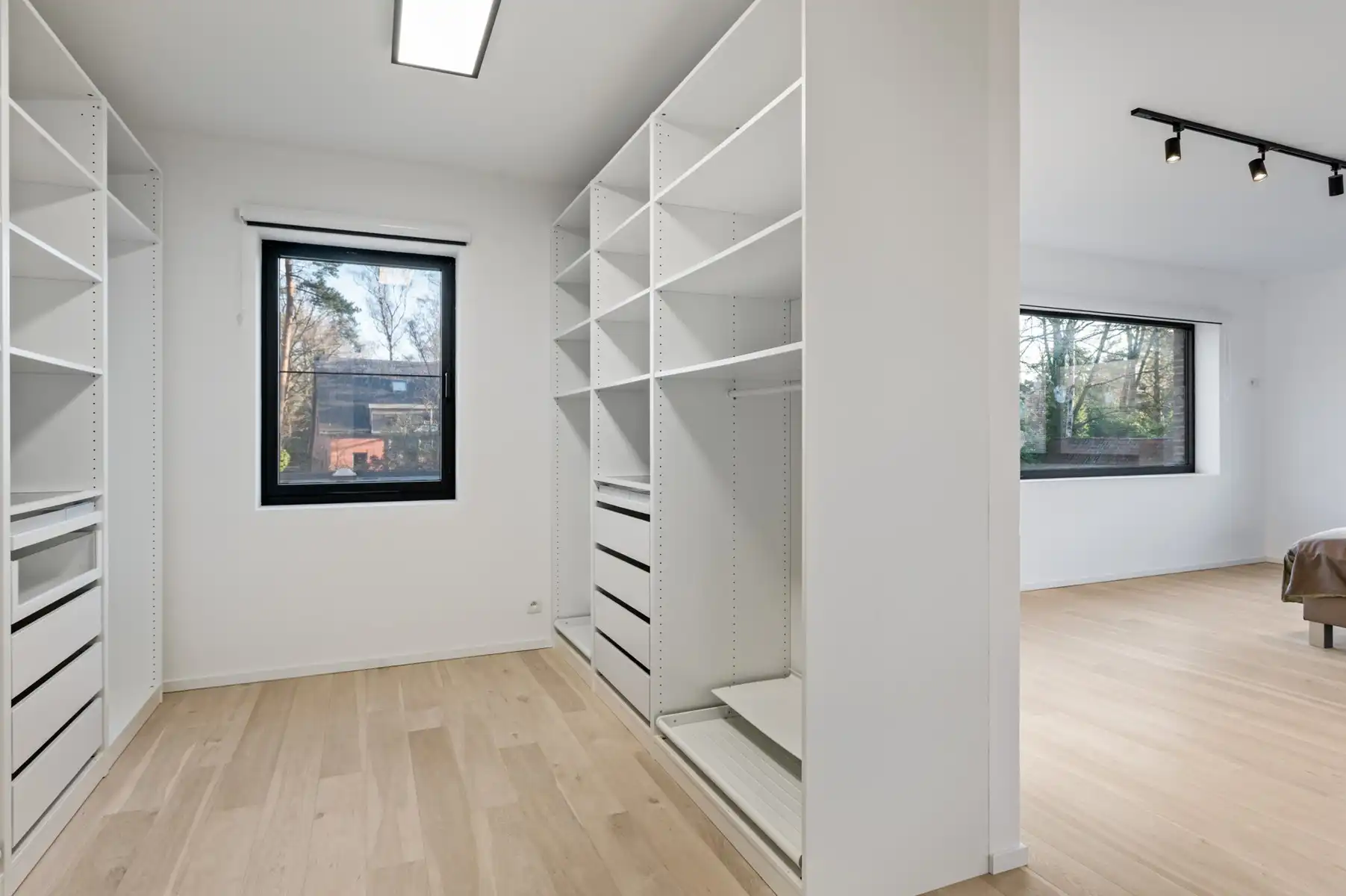 Recente villa met bijgebouw op toplocatie foto 14