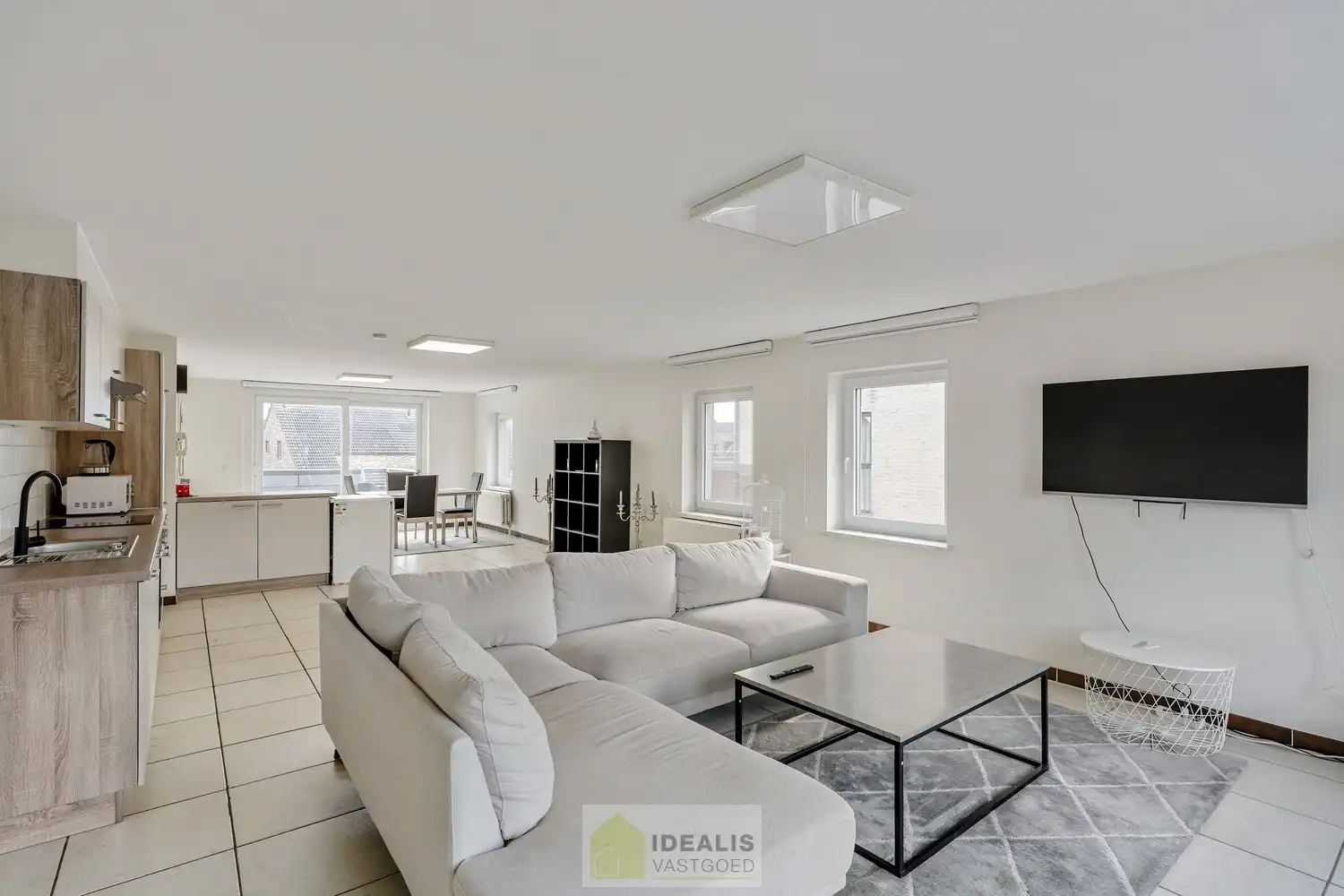 IDEALIS VASTGOED – DUPLEX APPARTEMENT GELEGEN OP UITERST CENTRALE LOCATIE TE HECHTEL-EKSEL. foto 10