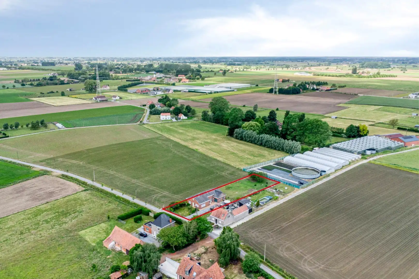 Landelijk gelegen woning of bouwgrond foto {{pictureIndex}}