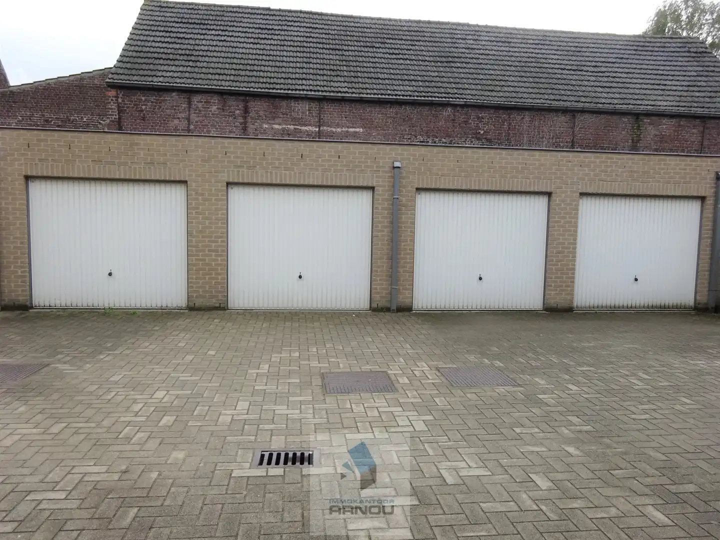 Privatieve garagebox in het centrum van Lovendegem foto 2