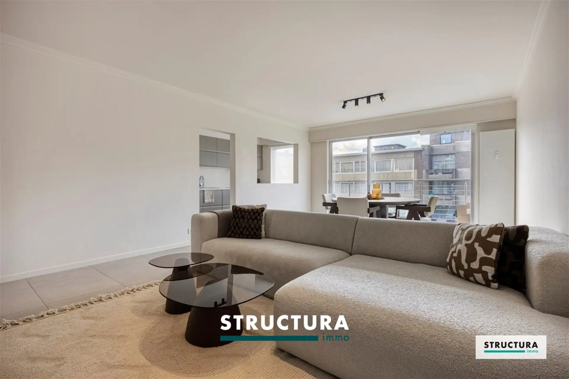 Volledig gerenoveerd appartement nabij het centrum! foto 8
