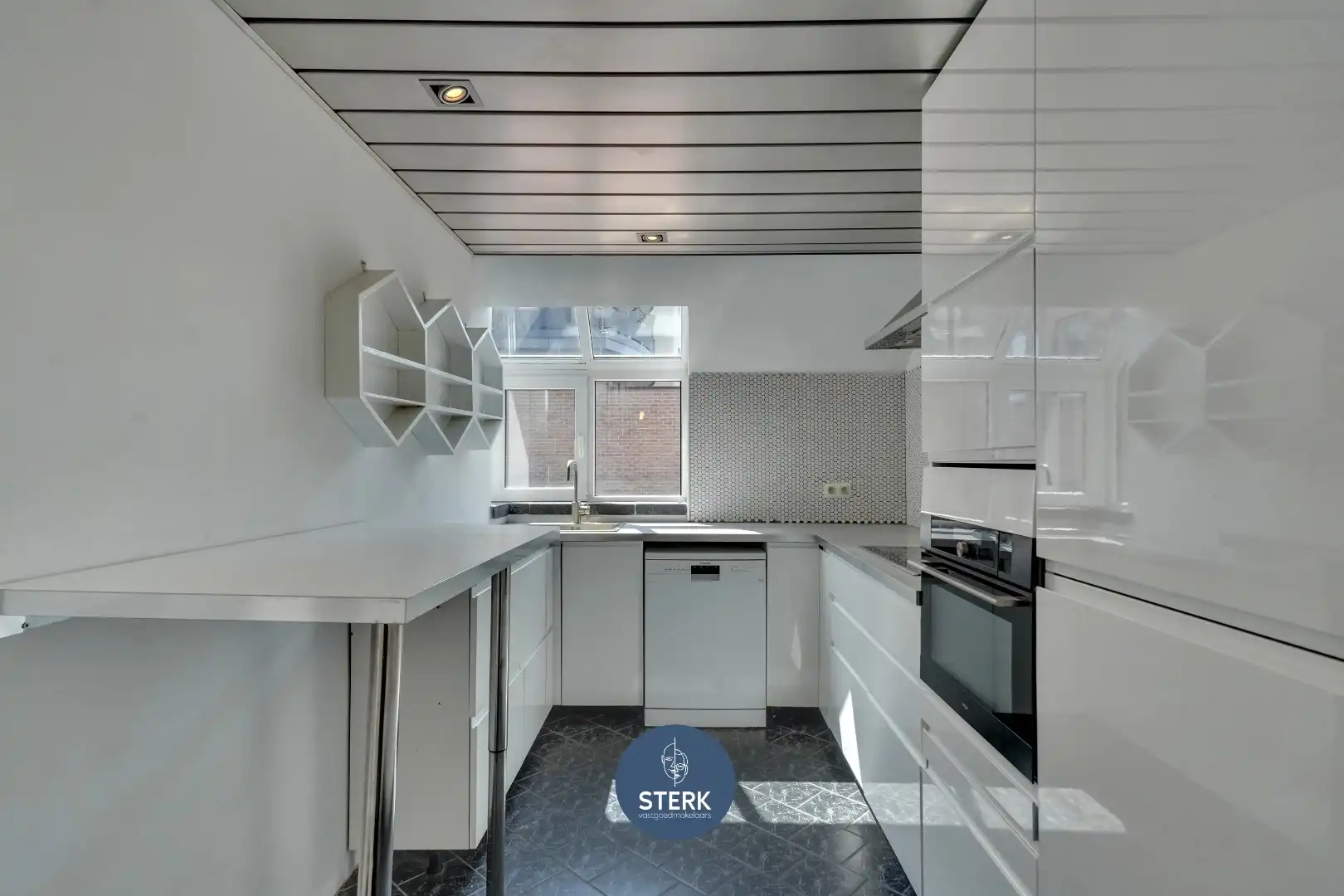RUIM DUPLEX-APPARTEMENT MET 2 TERRASSEN IN HET CENTRUM VAN LANAKEN !  foto 11
