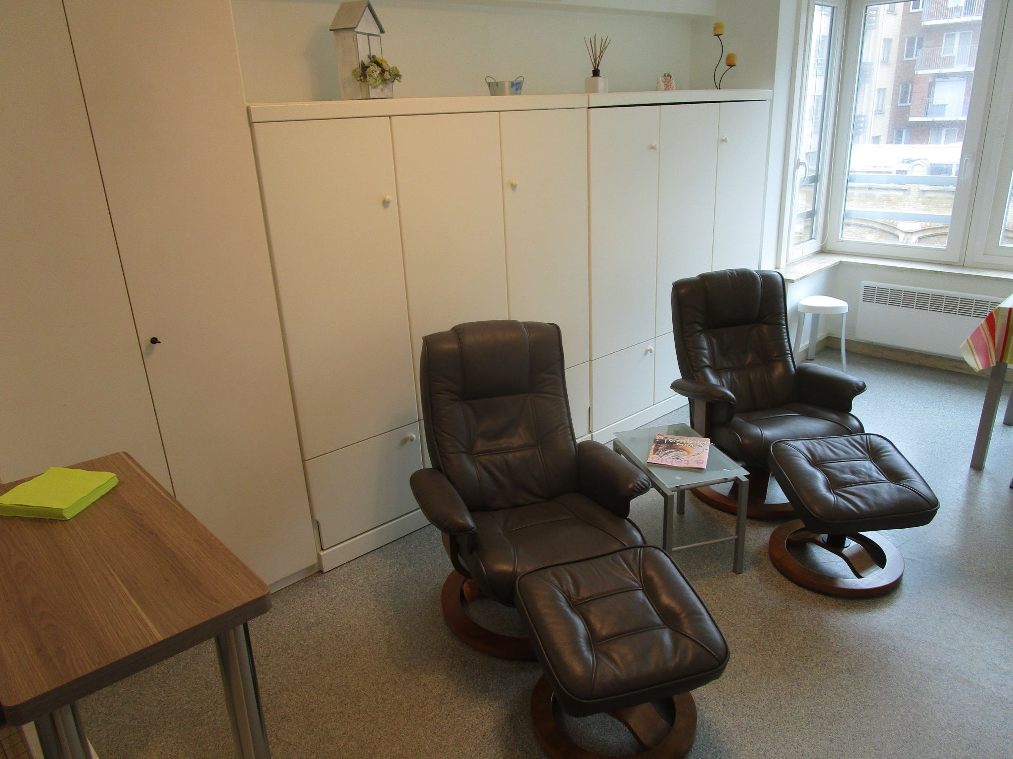 Volledig gerenoveerde studio in volle centrum op 75m van zee. foto 5