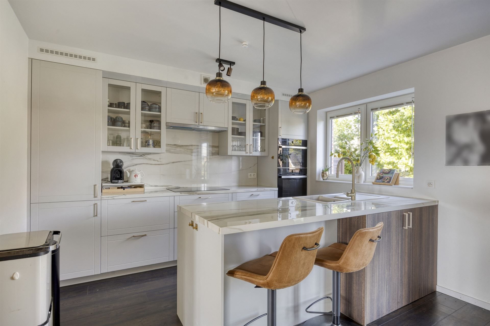 Prachtige Bel-Etage woning (2021) in perfecte staat foto 5
