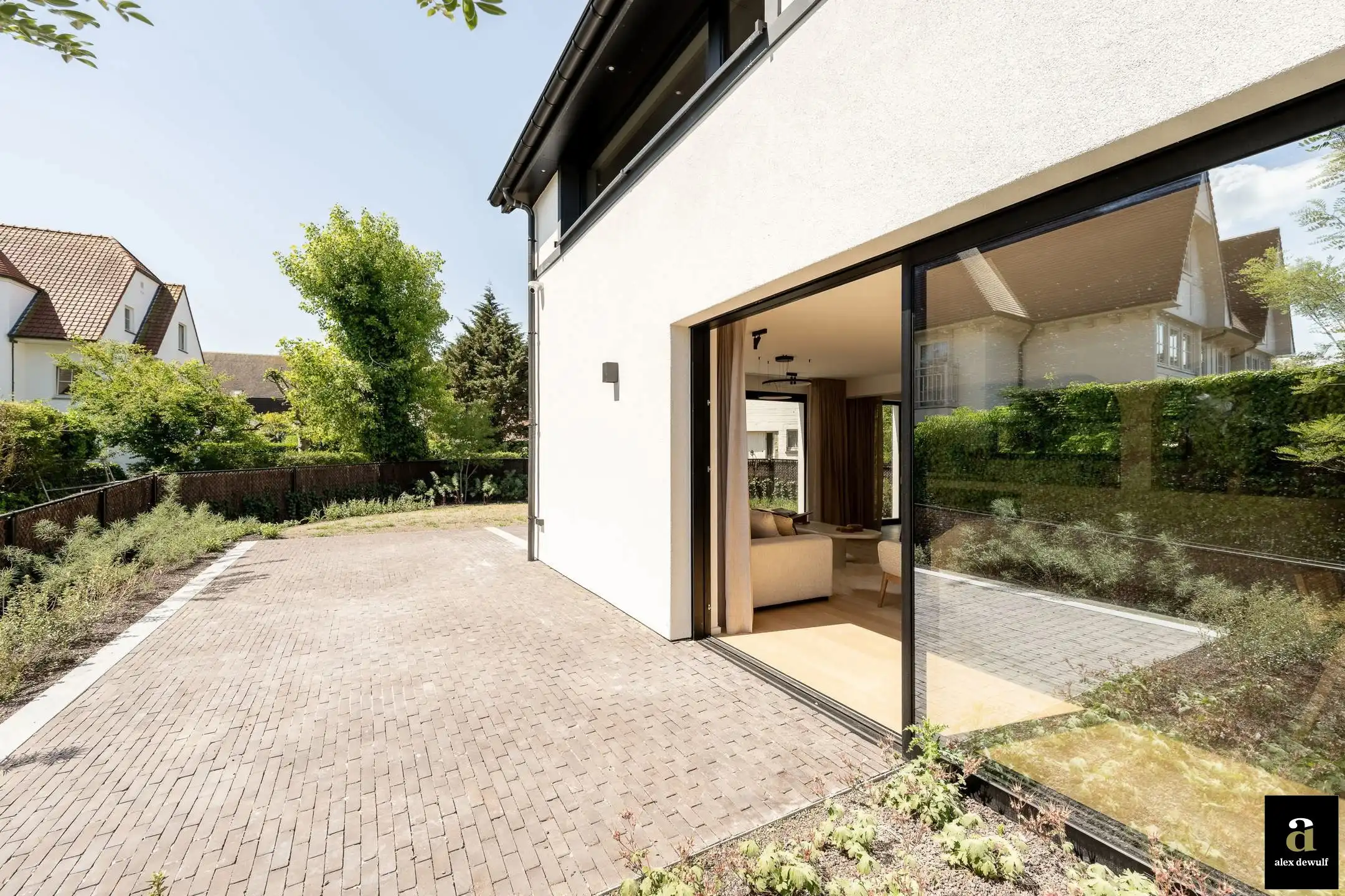 Volledig gerenoveerde villa ideaal gelegen in een rustig paadje in het Zoute. foto 4