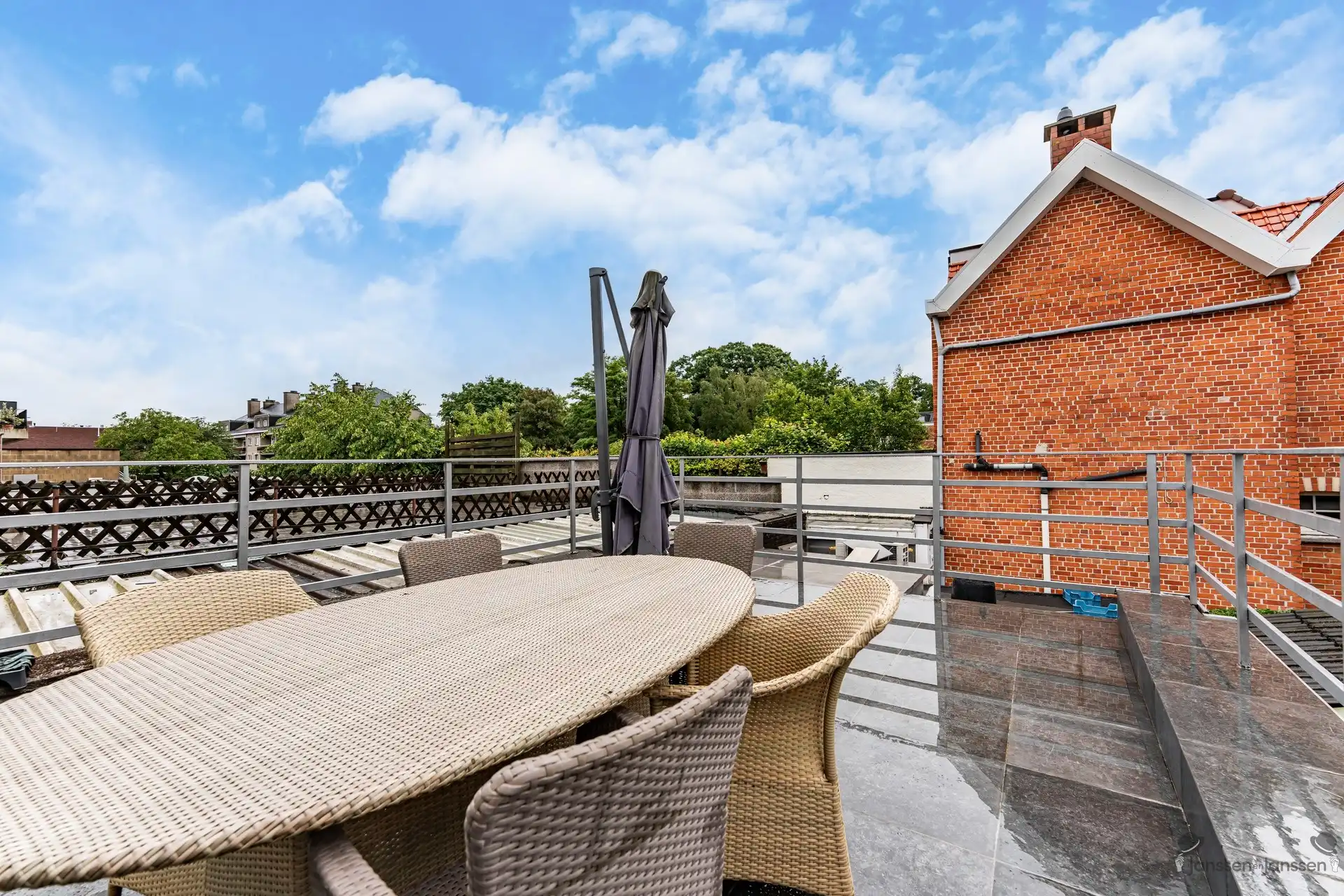 Opbrengsteigendom met ruime duplexappartement (144m²) en handelsgelijkvloers foto 36