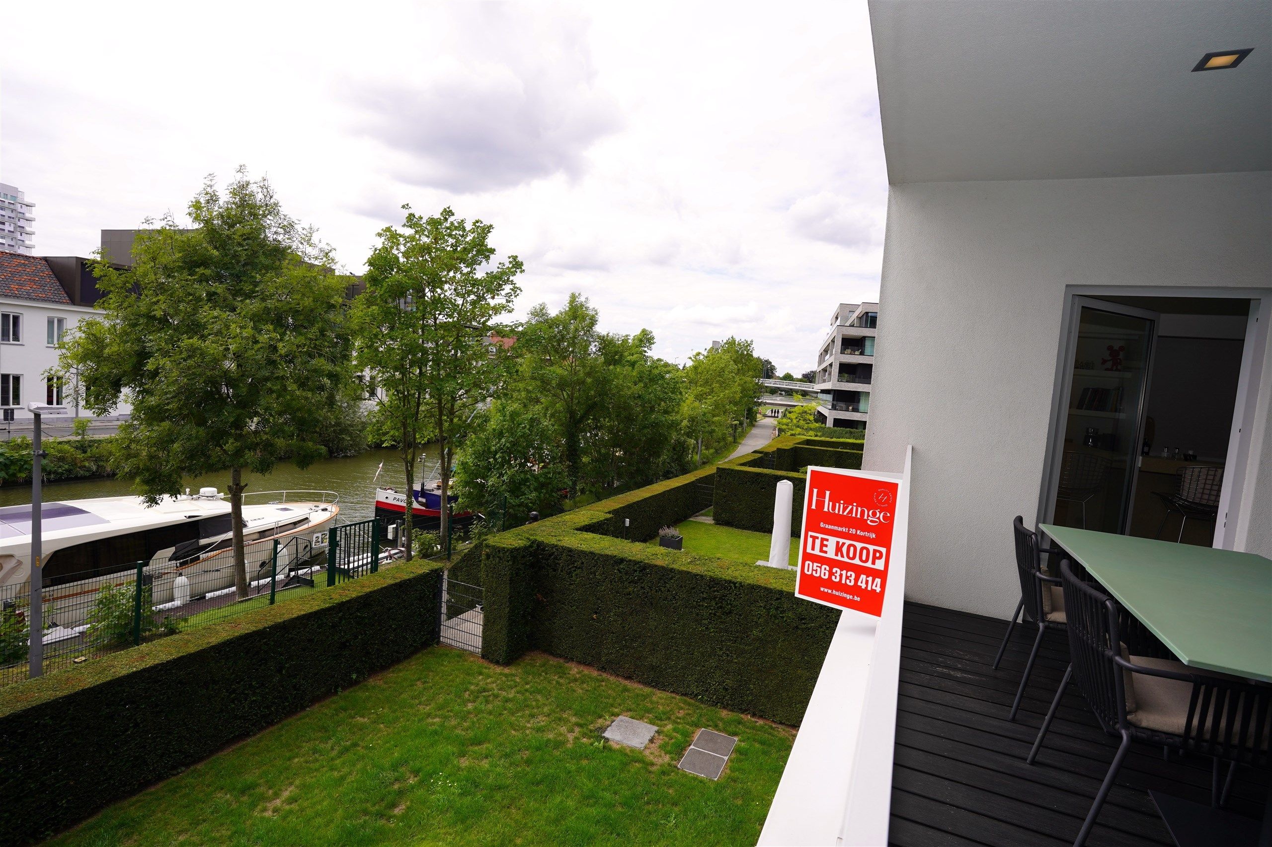 Luxeappartement met frontaal Leiezicht & voorbijglijdende bootjes foto 4