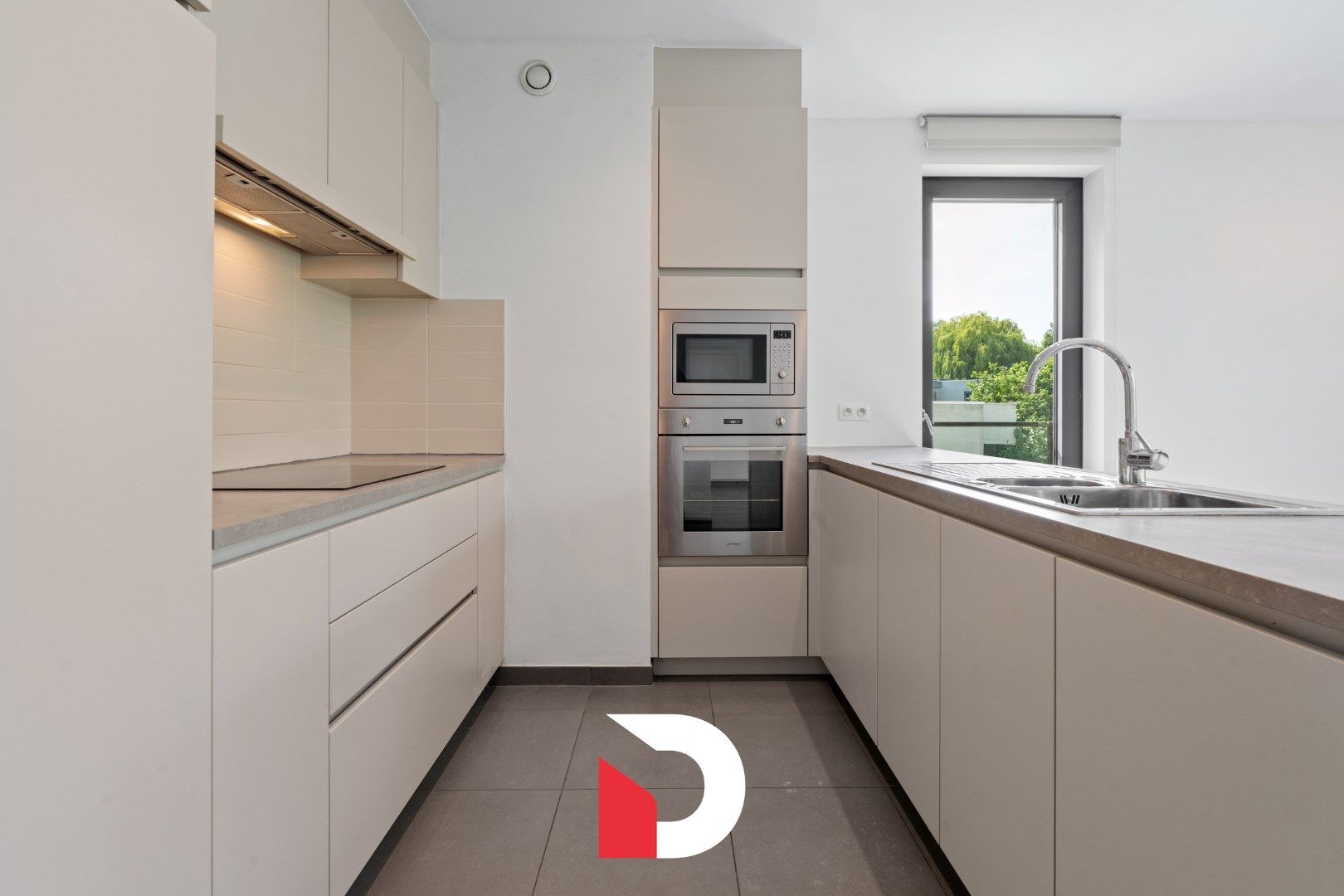 Schitterend appartement met 2slk'ers en ruim terras te Brugge. foto 6