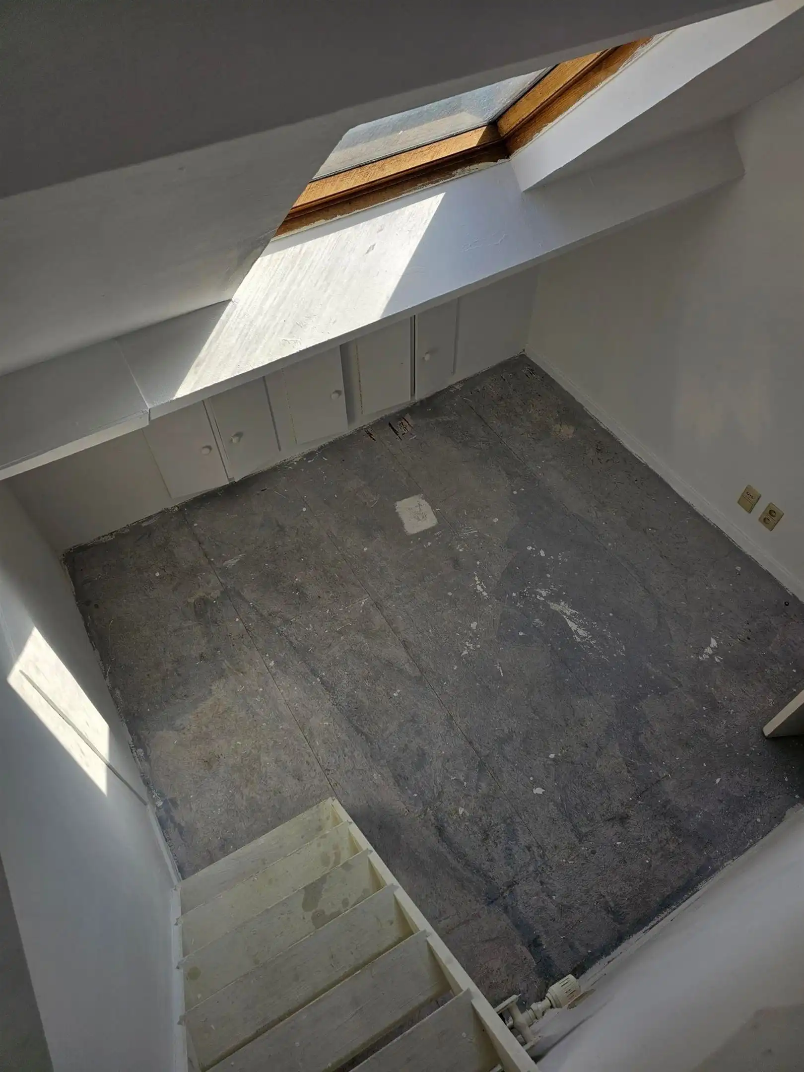 Centraal gelegen, op te frissen rijwoning met 4 slaapkamers. foto 14