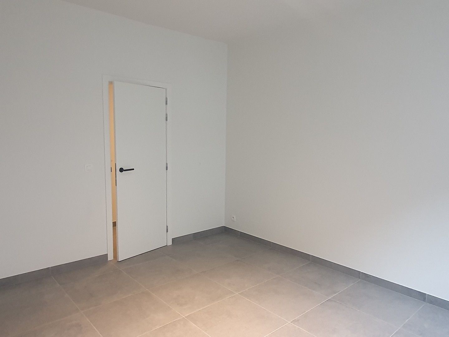 Instapklaar, duurzaam afgewerkt appartement te huur in Sint-Amandsberg foto 10