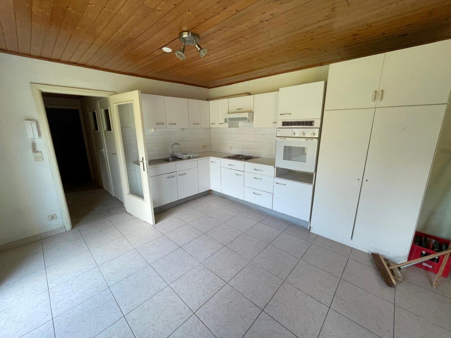 Appartementsgebouw met aanpalende schuur foto 8