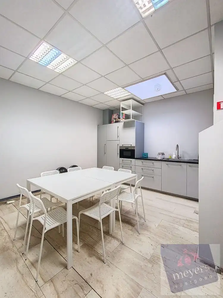 Moderne kantoor- of praktijkruimte (155m²) te huur in hartje Alken – Lambrechtplein 2 & 4 foto 11