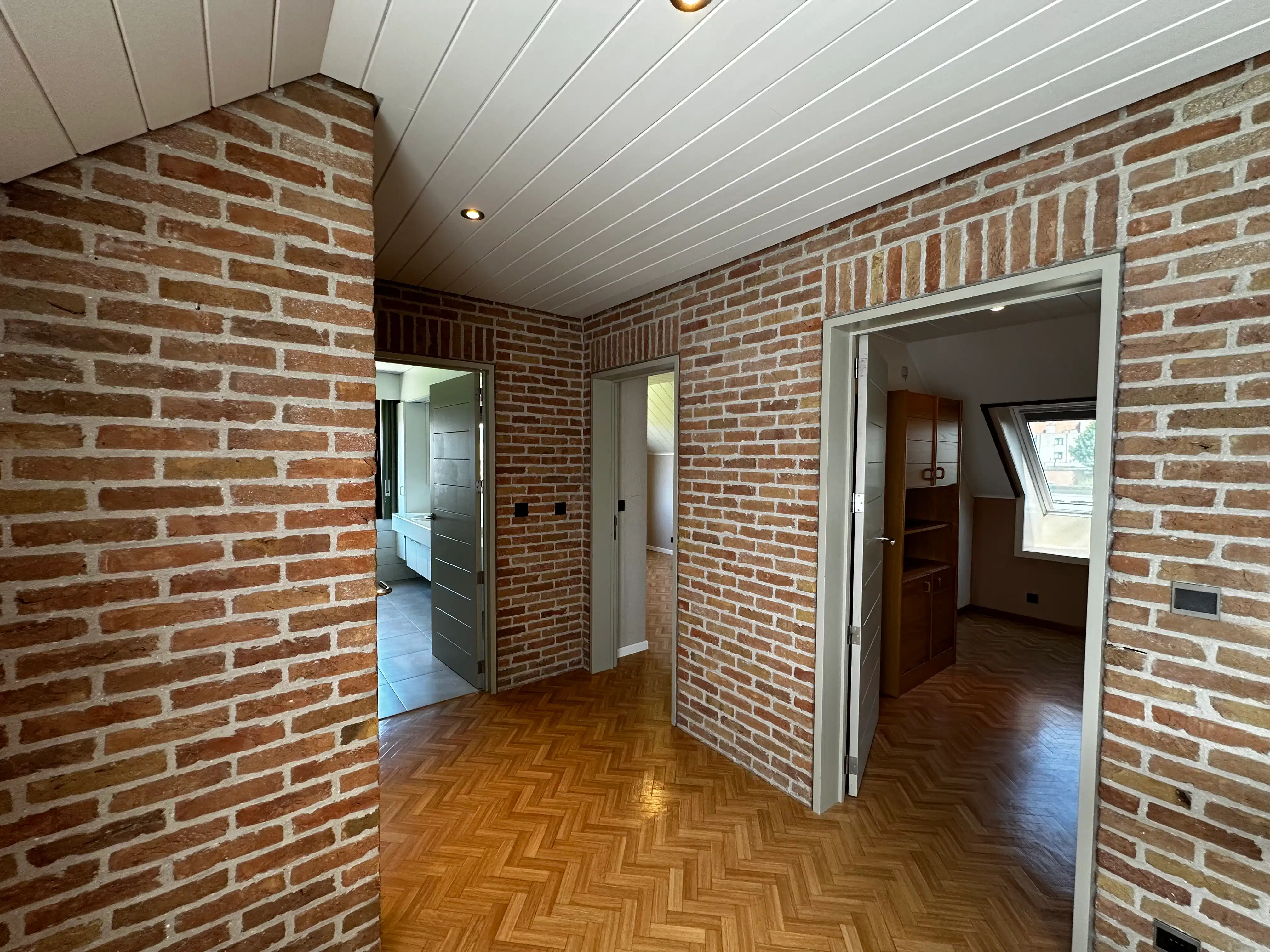 Ruime en lichtrijke woning te huur in het rustige Knesselare foto 11