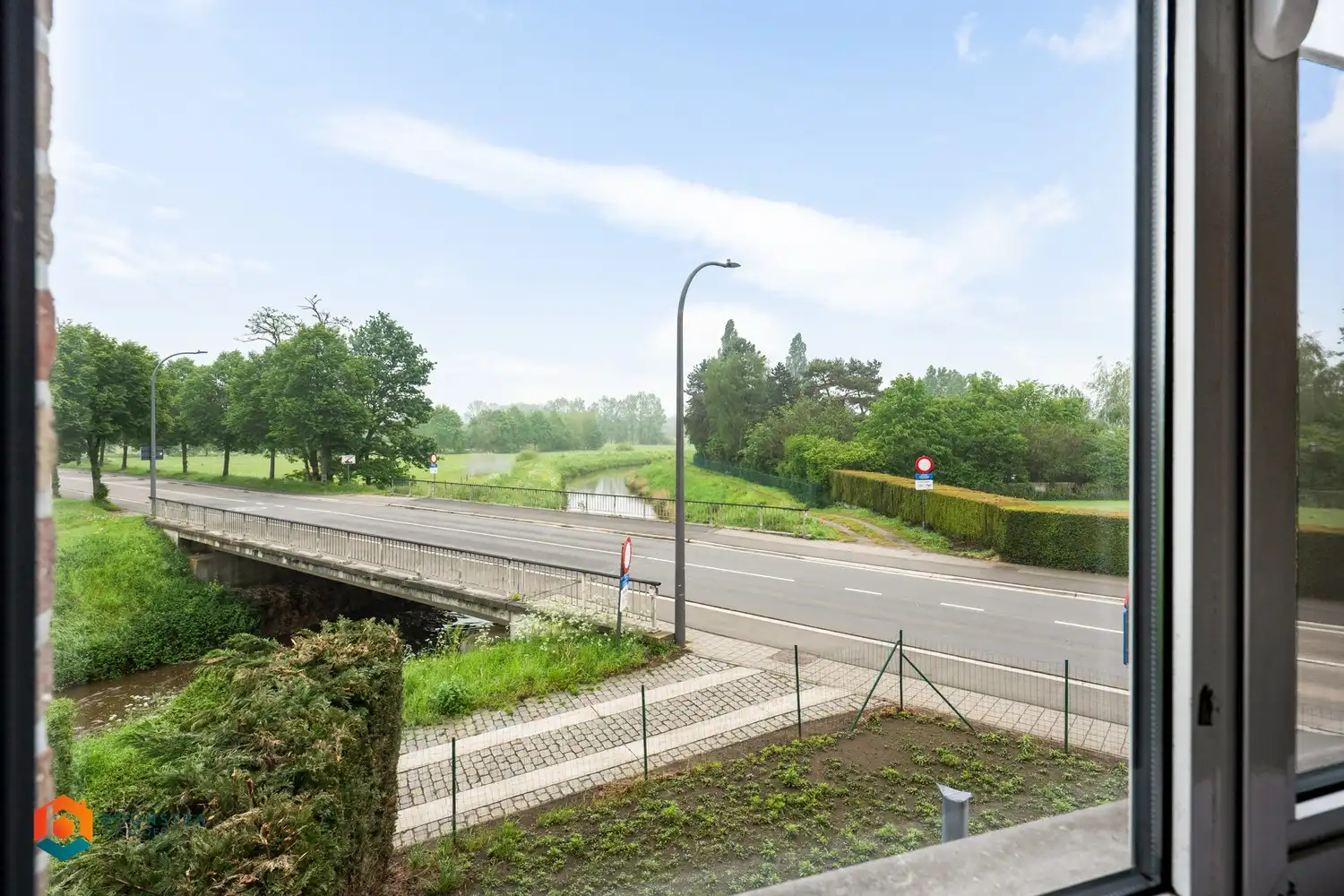 Ruim appartement met 2 slaapkamers en optionele staanplaats met berging foto 2