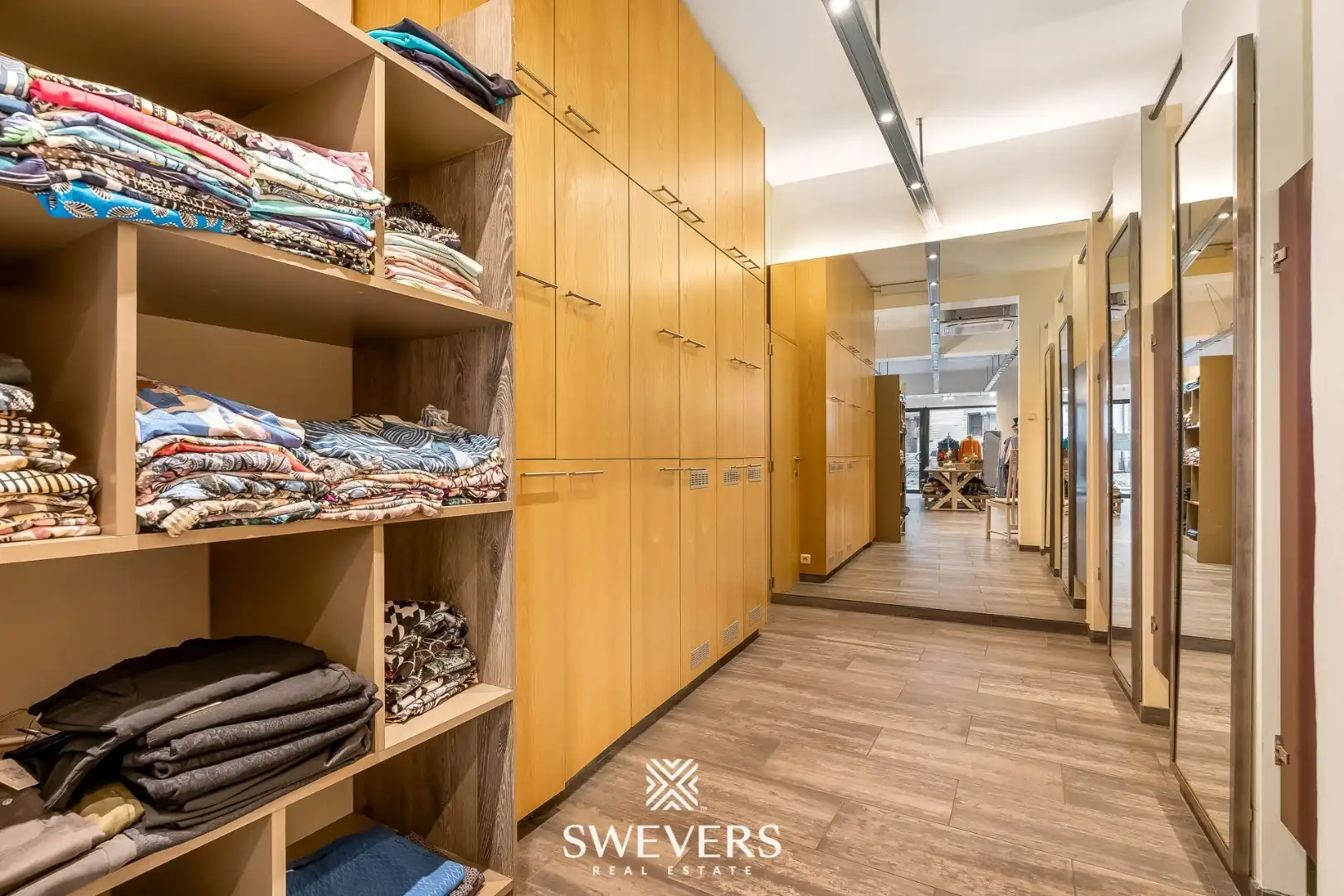 Commerciële topligging aan Sint-Martenplein in Sint-Truiden foto 14