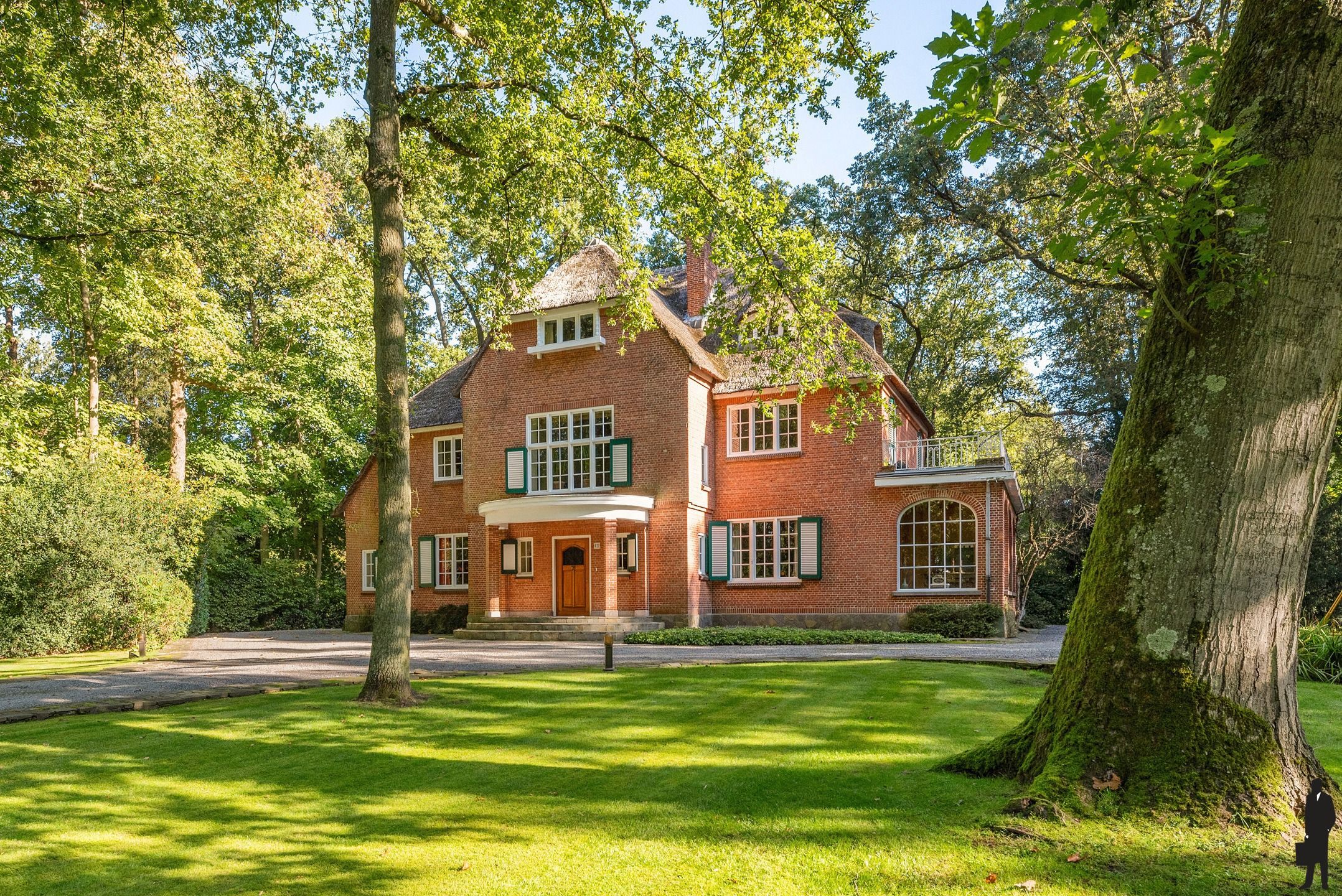 In Vriesdonk, rietgedekte karaktervolle villa met authentieke elementen, prachtige parktuin, hoge plafonds en veel verbouwingspotentieel!  Grondoppervlakte  is ca. 9127m². foto 21