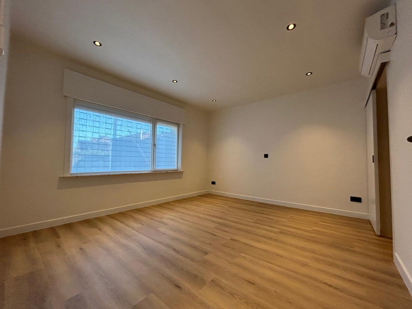 PRACHTIG GERENOVEERDE WONING MET 1 SLAAPKAMER EN GARAGE IN HARTJE DENTERGEM foto 6