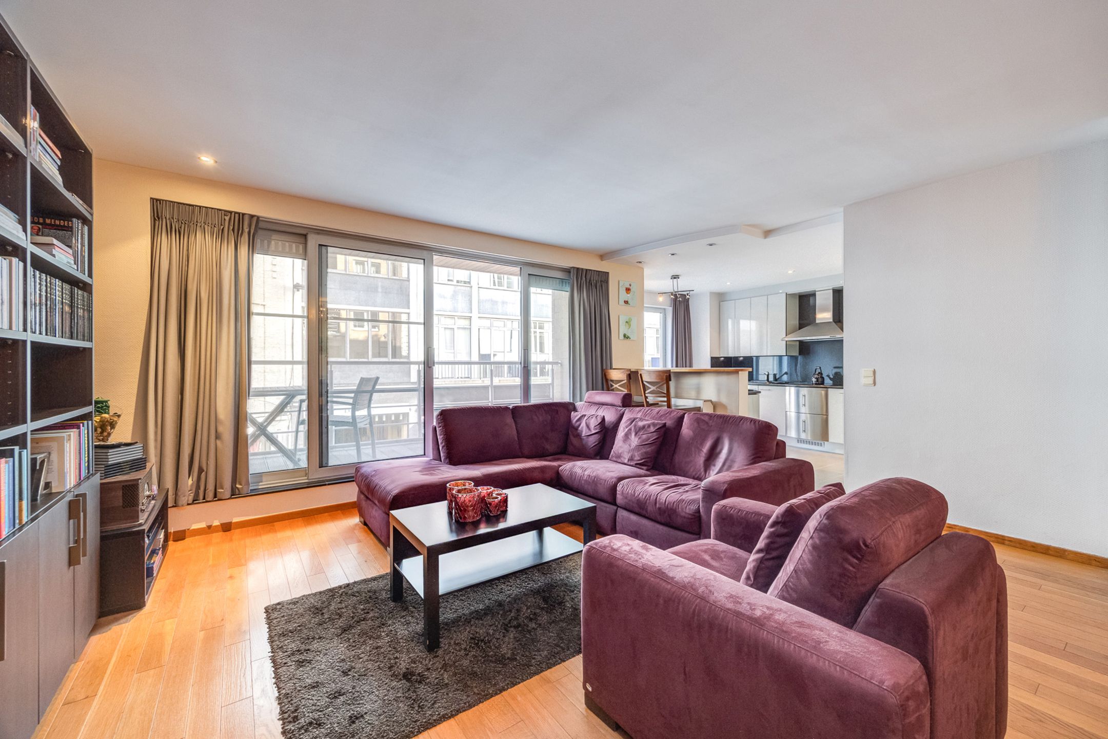Centraal gelegen appartement met twee terrassen foto 3