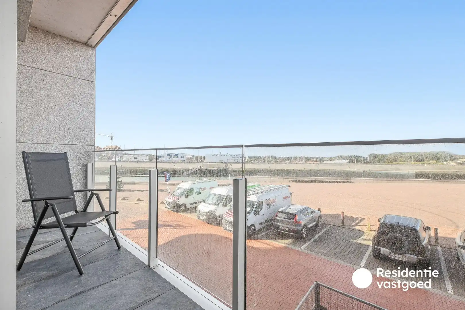 Gerenoveerd 2-slaapkamerappartement met terras op topligging aan de Haven van Blankenberge foto 15