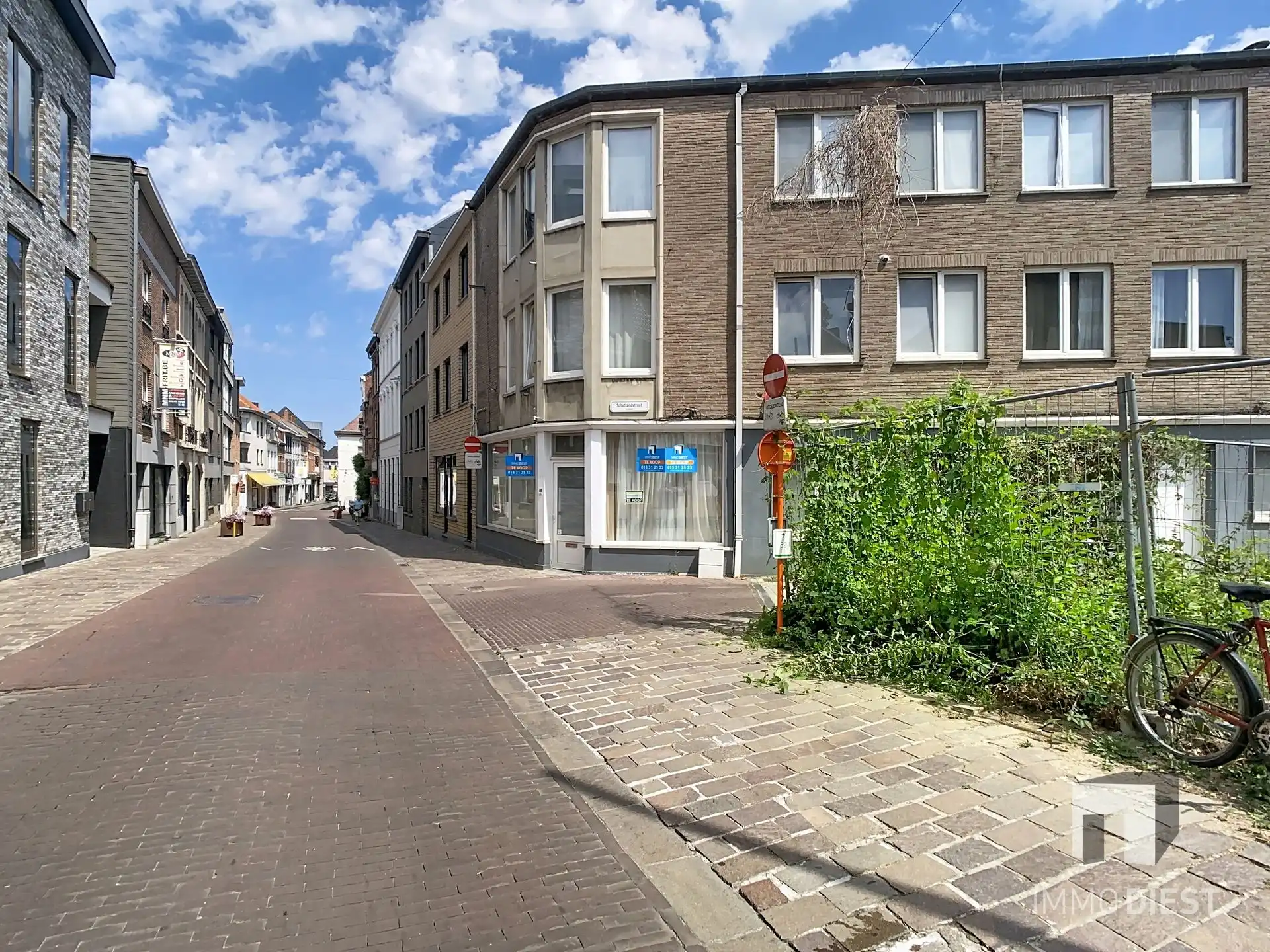 Handelspand met woonst en 5 garages foto 17