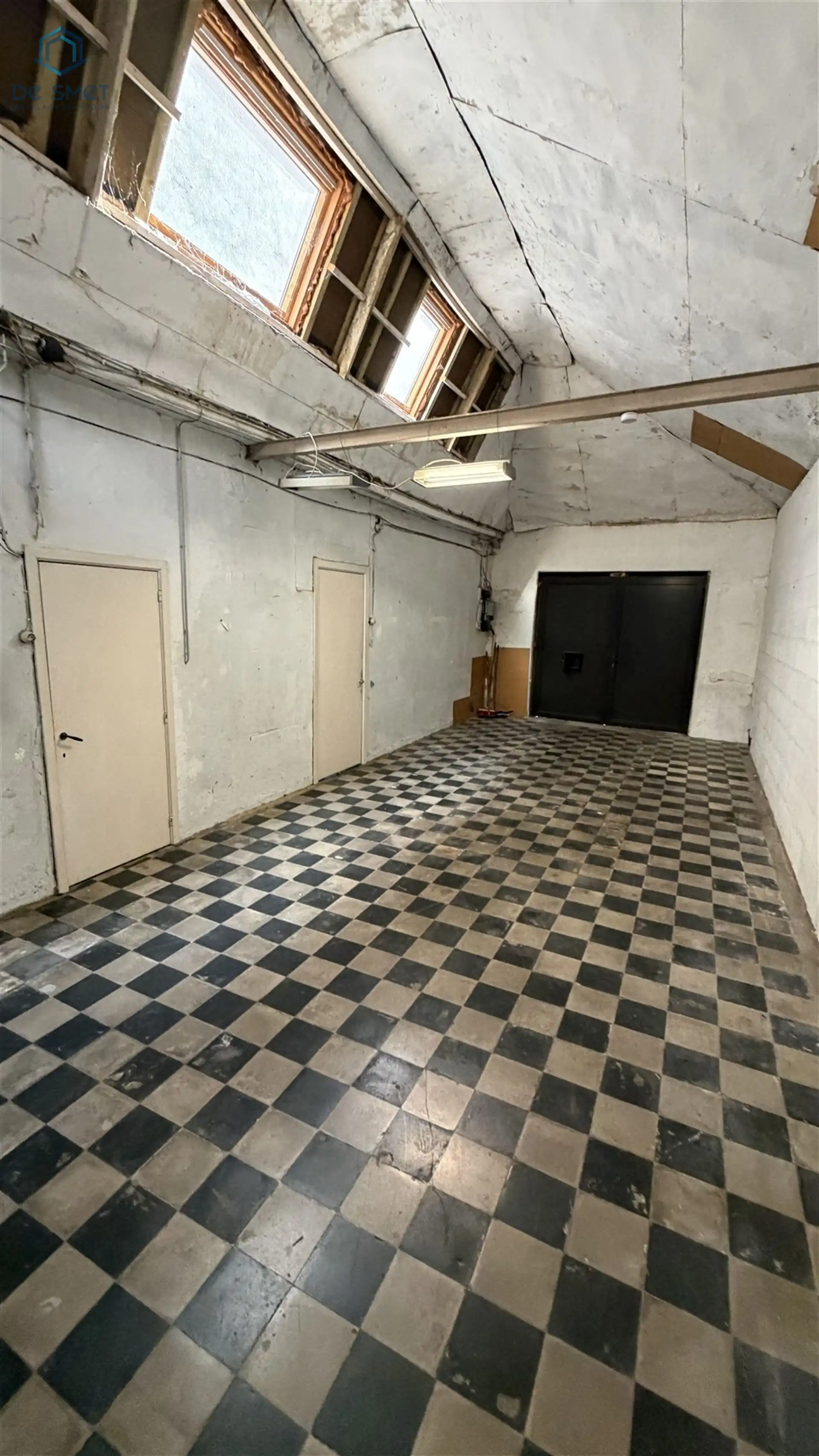 Te renoveren woning/projectgrond met 4 slp, garage en atelier. foto 5