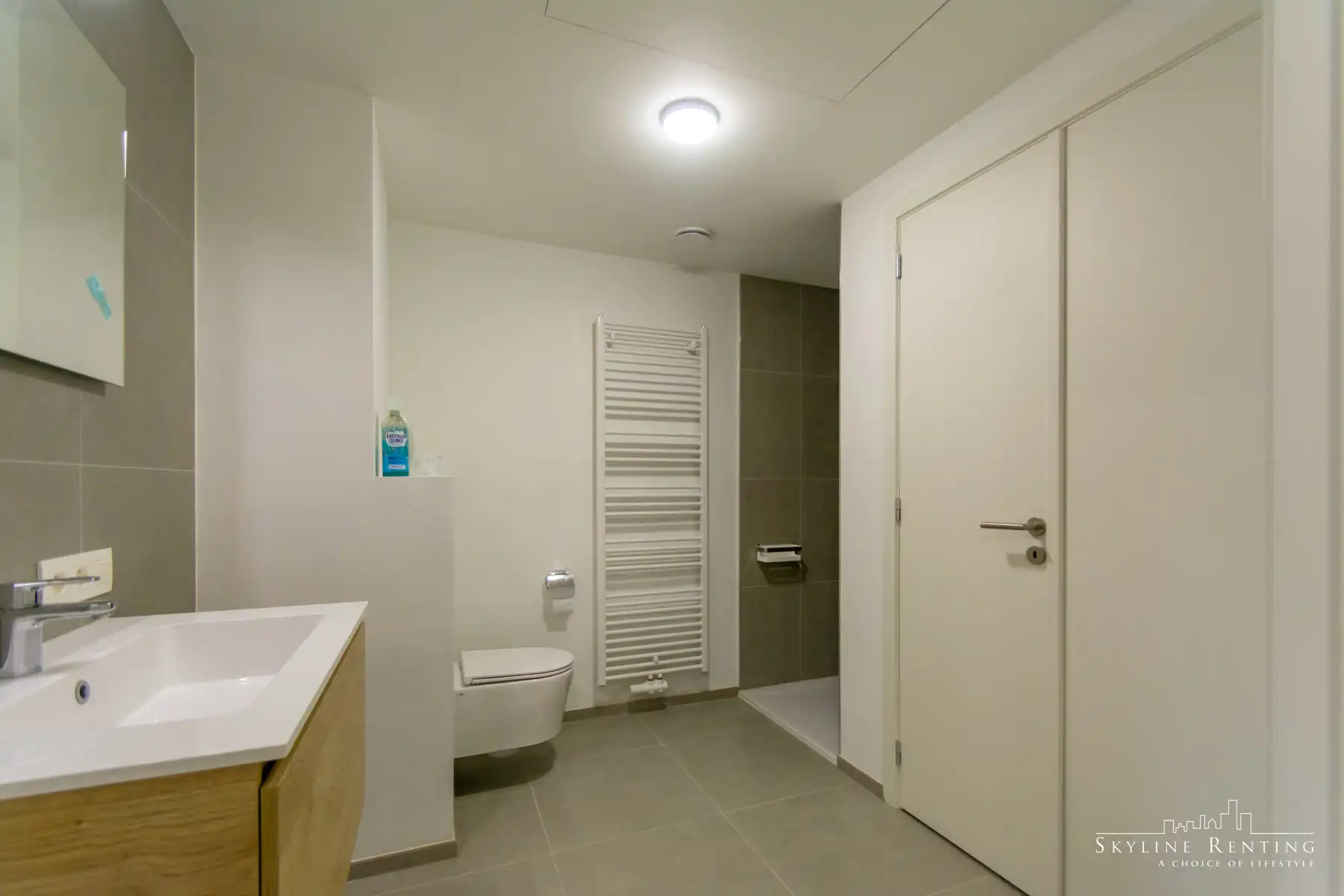 Prachtig nieuwe gemeubelde studio foto 6