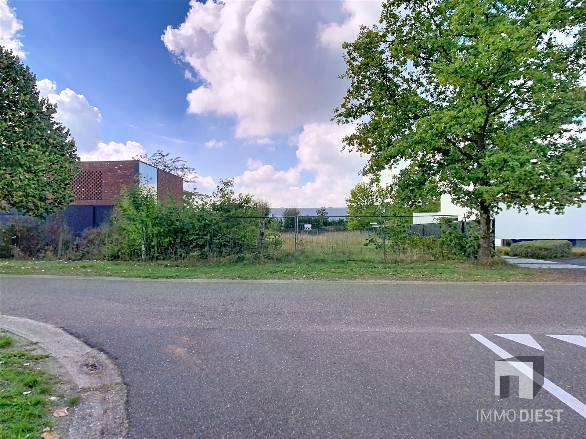 Bouwgrond in het groen met perfecte oriëntatie foto 10
