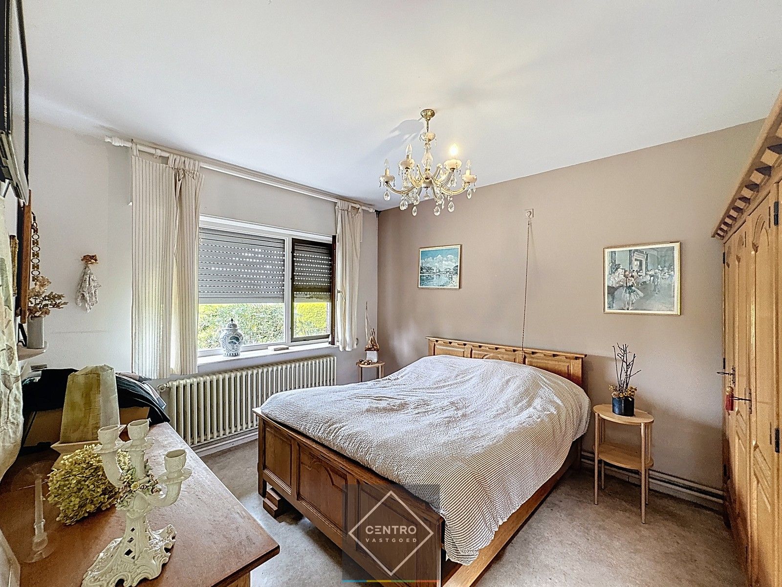 Verwarmd en geïsoleerd MAGAZIJN (250m²) met een te renoveren BUNGALOW (5 slpkms en garage) op AAA-locatie (op 1 km van afrit E40)! foto 6