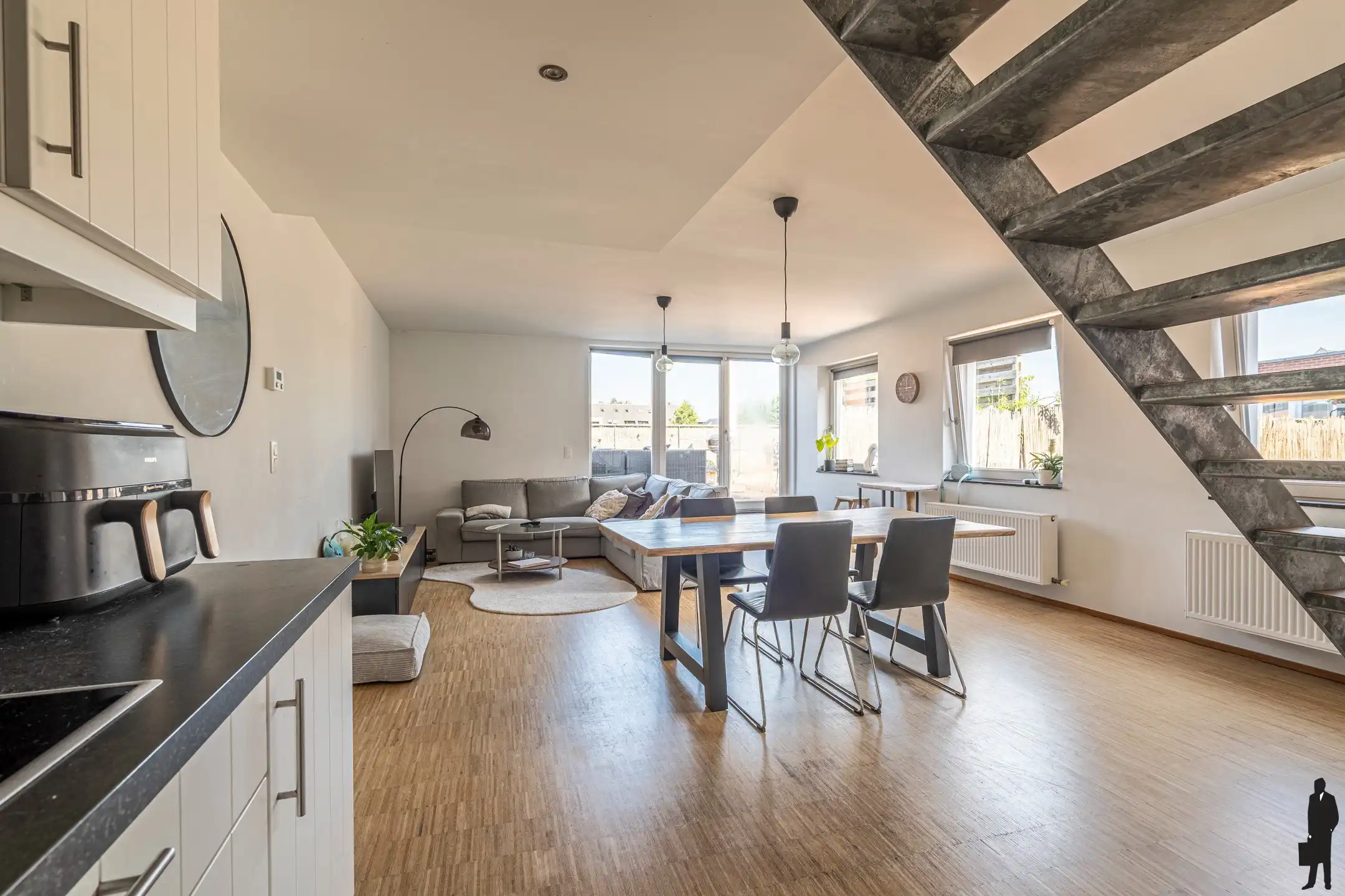 Duplexappartement met prachtig terras (40m²!) gelegen in centrum van Hoogstraten in schitterend monumentaal pand "Residentie De Rijkswacht". foto 5