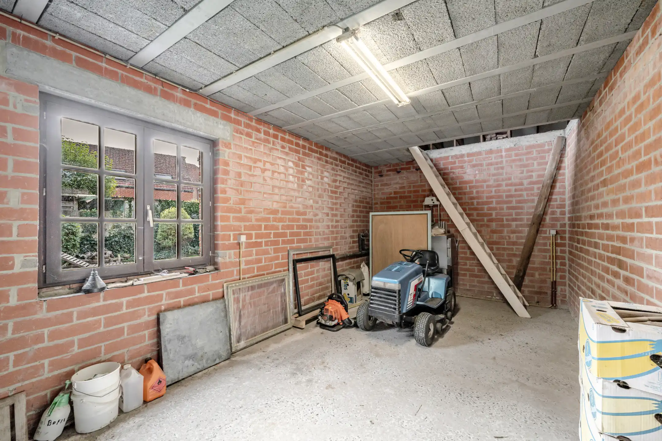 Charmante herenwoning met uitweg achteraan (3 garages).  foto 24