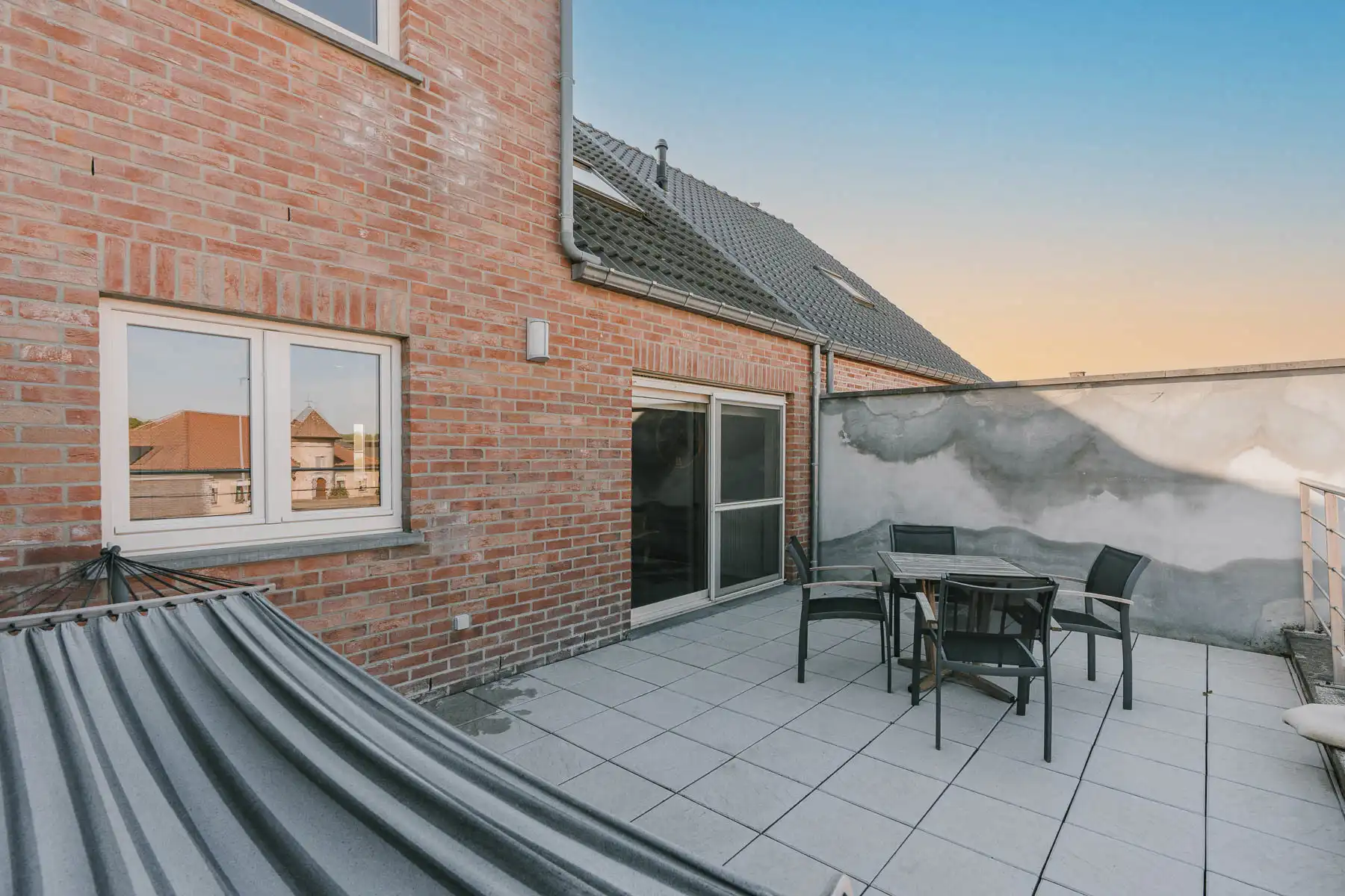Lichtrijk en ruim appartement met riant terras op toplocatie foto 11
