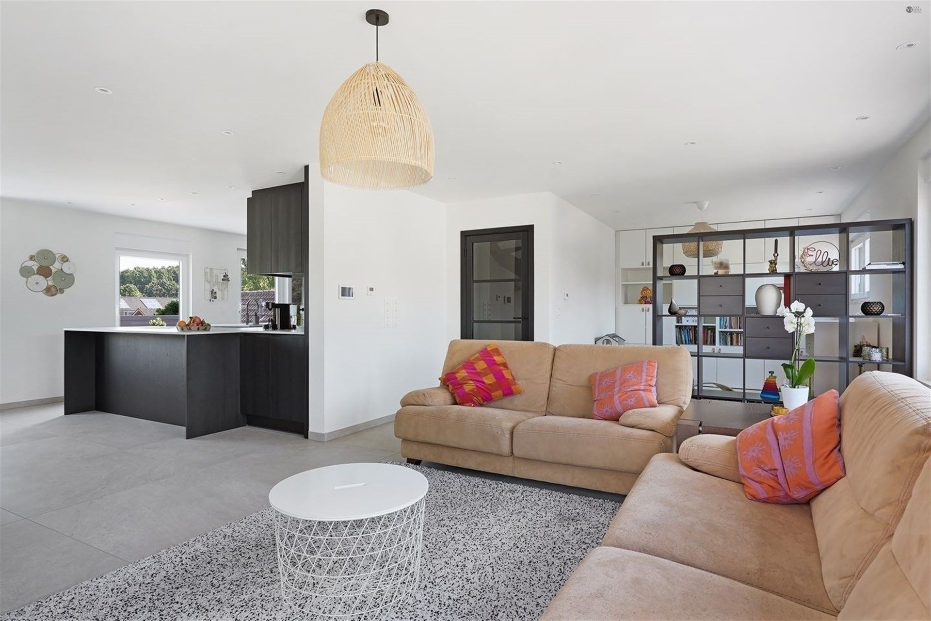 Super geïsoleerde woning met maximale afwerking + magazijn foto 7