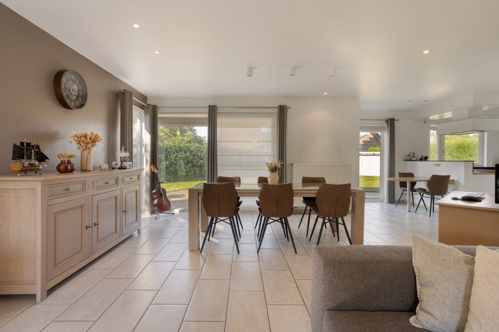 Prachtige open bebouwing met 3 slaapkamers in een rustige buurt! foto 7