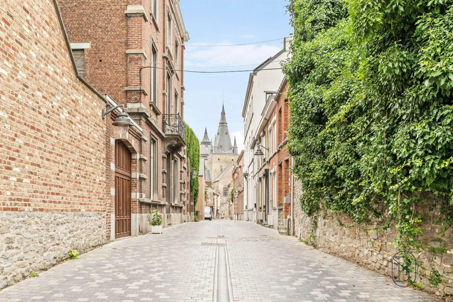 Opbrengsteigendom: handelsruimte en 2 appartementen foto {{pictureIndex}}