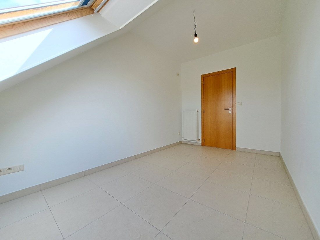 Stijlvol duplex appartement te Kermt foto 9
