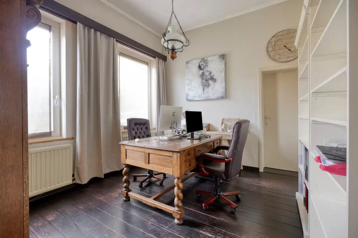 Bijzonder historisch herenhuis te koop in Heppen foto 23
