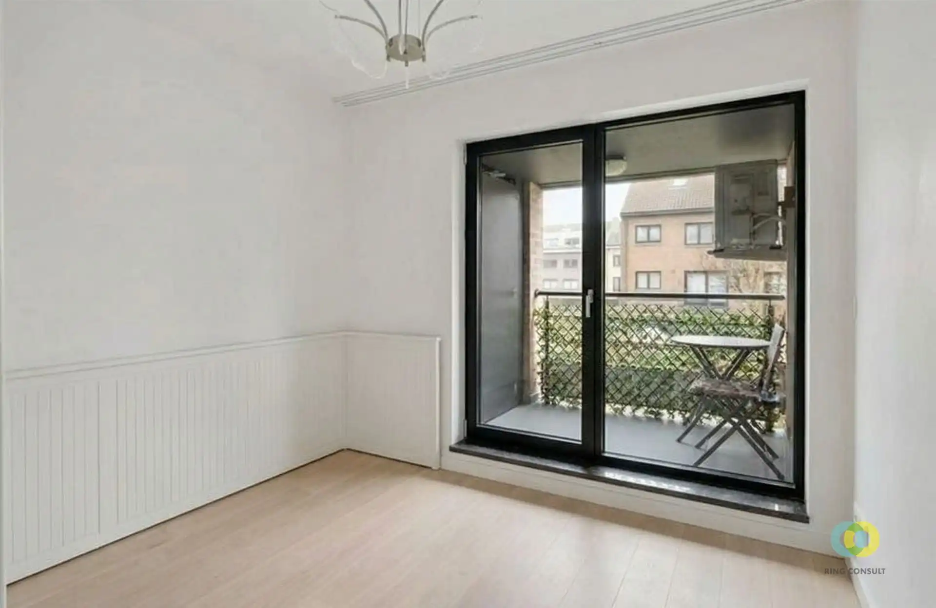 Mooi gerenoveerd appartement met één slaapkamer en bureau foto 8