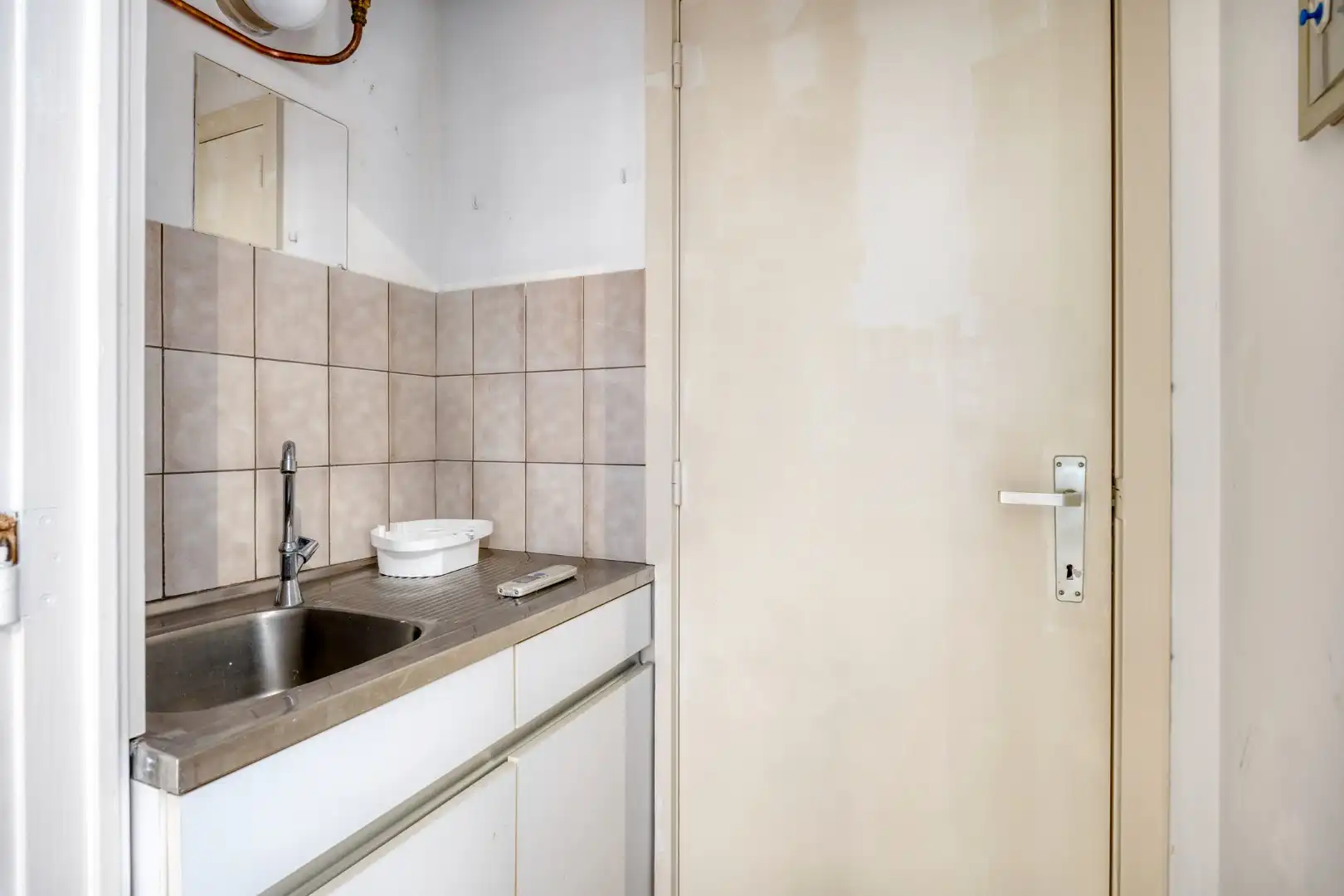 Gunstig gelegen handelsruimtes van 56 m² en 37 m² in gallerij "Laarcenter". foto 13