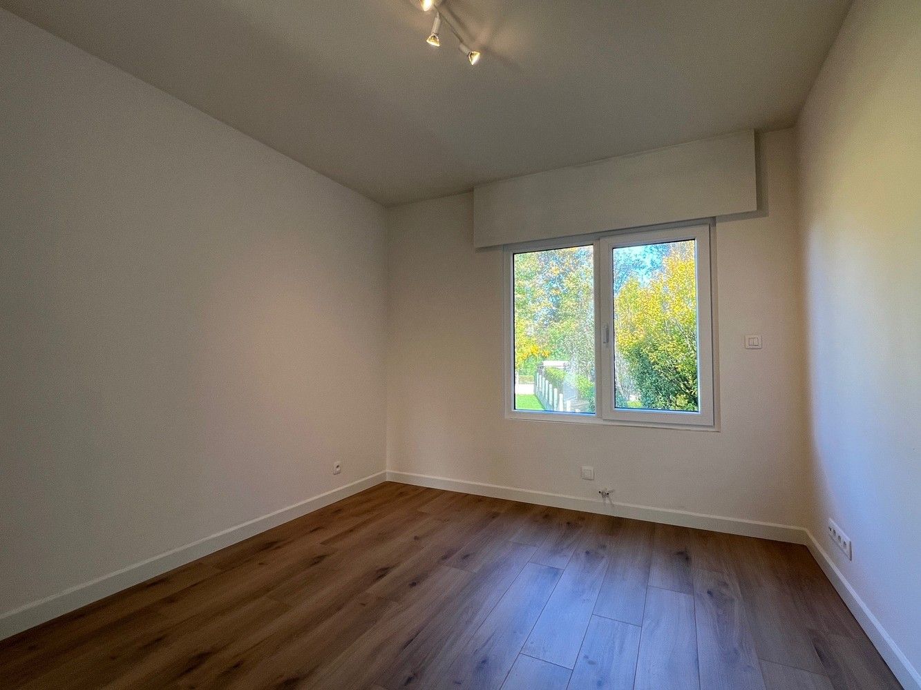 Volledig gerenoveerde woning met 3 slaapkamers en garage foto 9