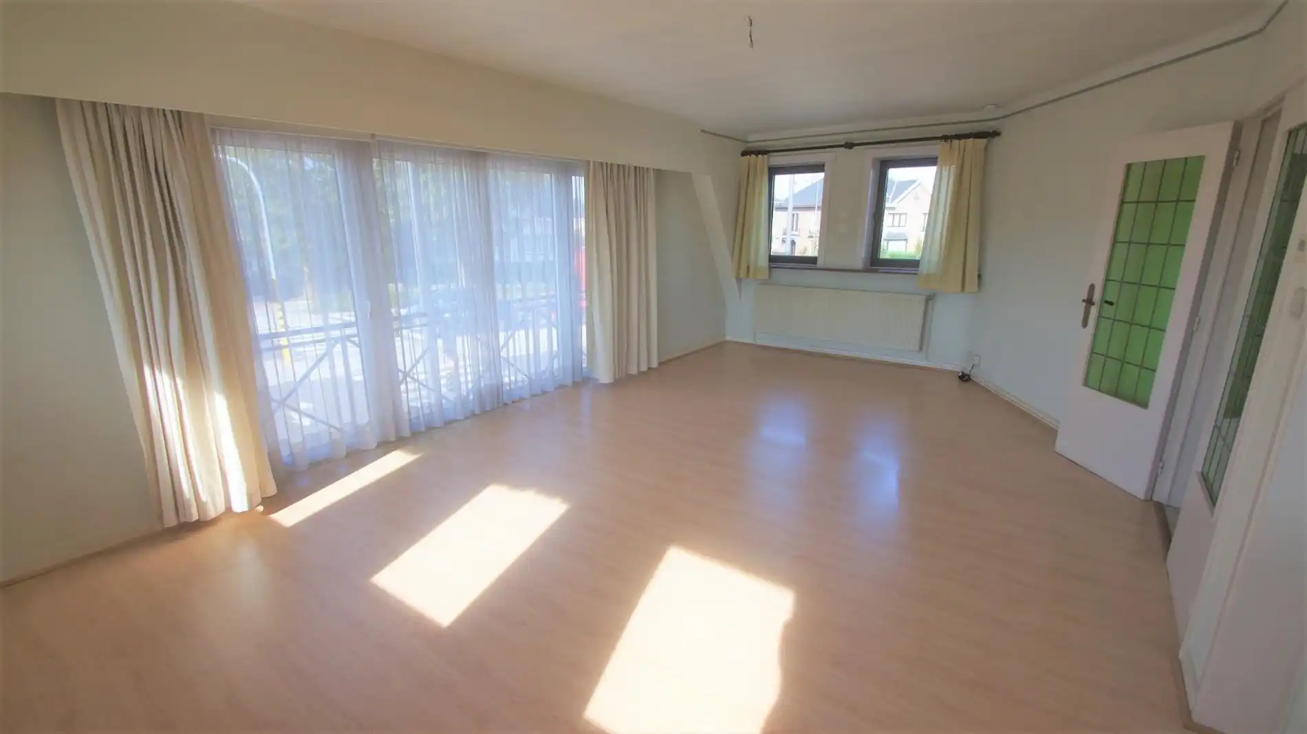 Goed gelegen ruim 2 slaapkamer appartement foto 2