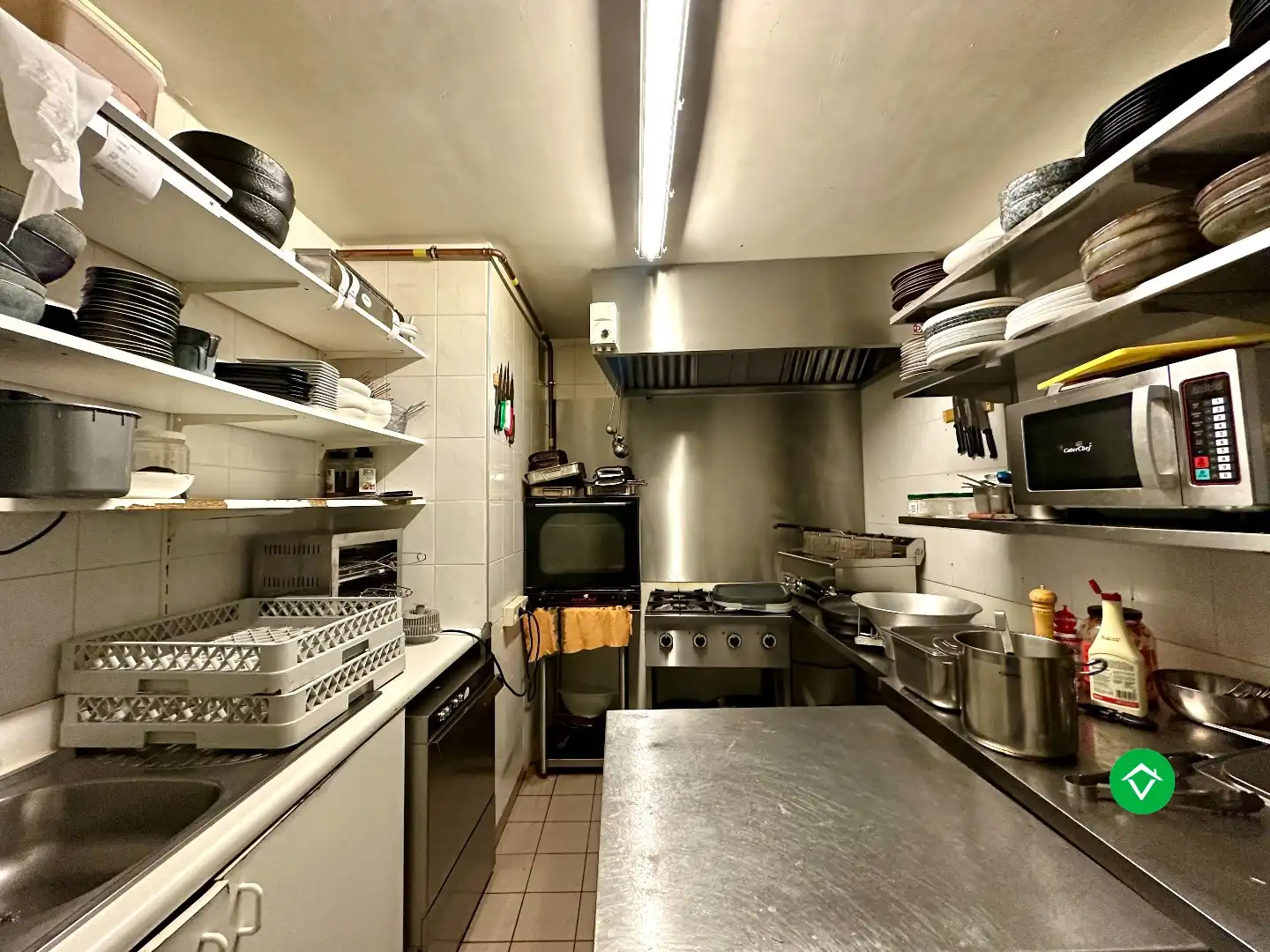 Centraal gelegen handelszaak, met tal van mogelijkheden, op de Markt van Torhout foto 18