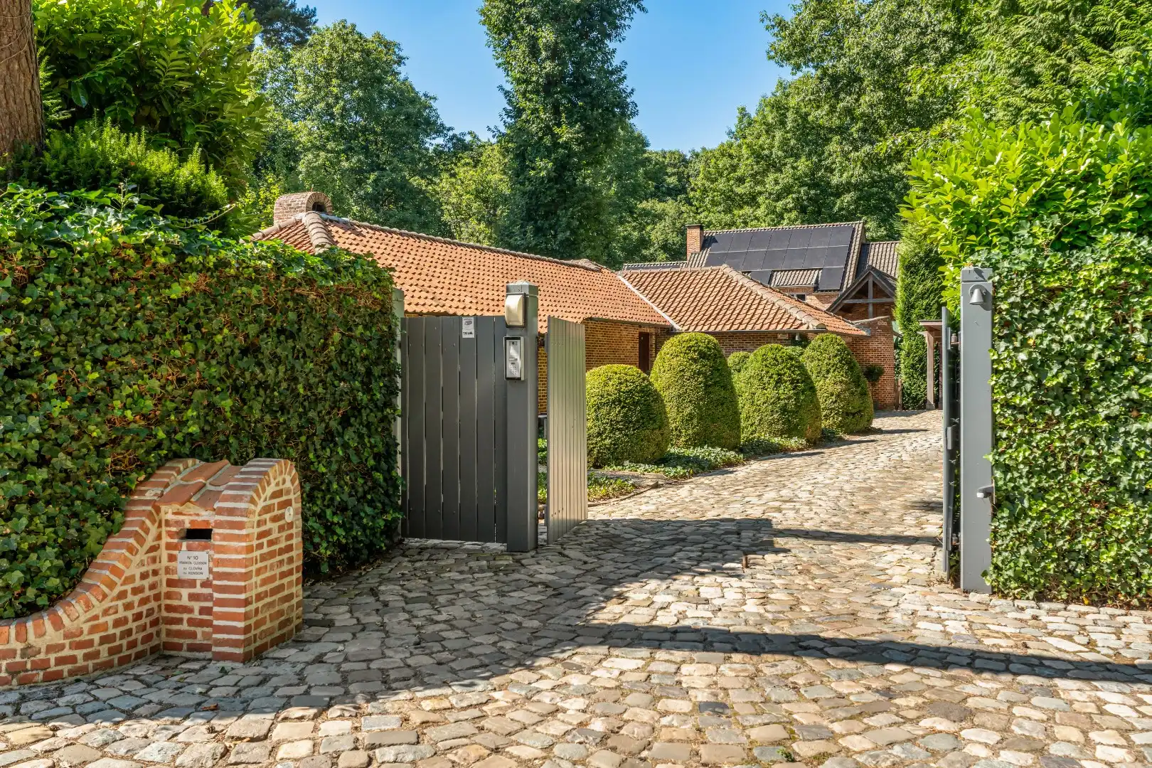 Hoofdfoto van de publicatie: Mediterrane villa 