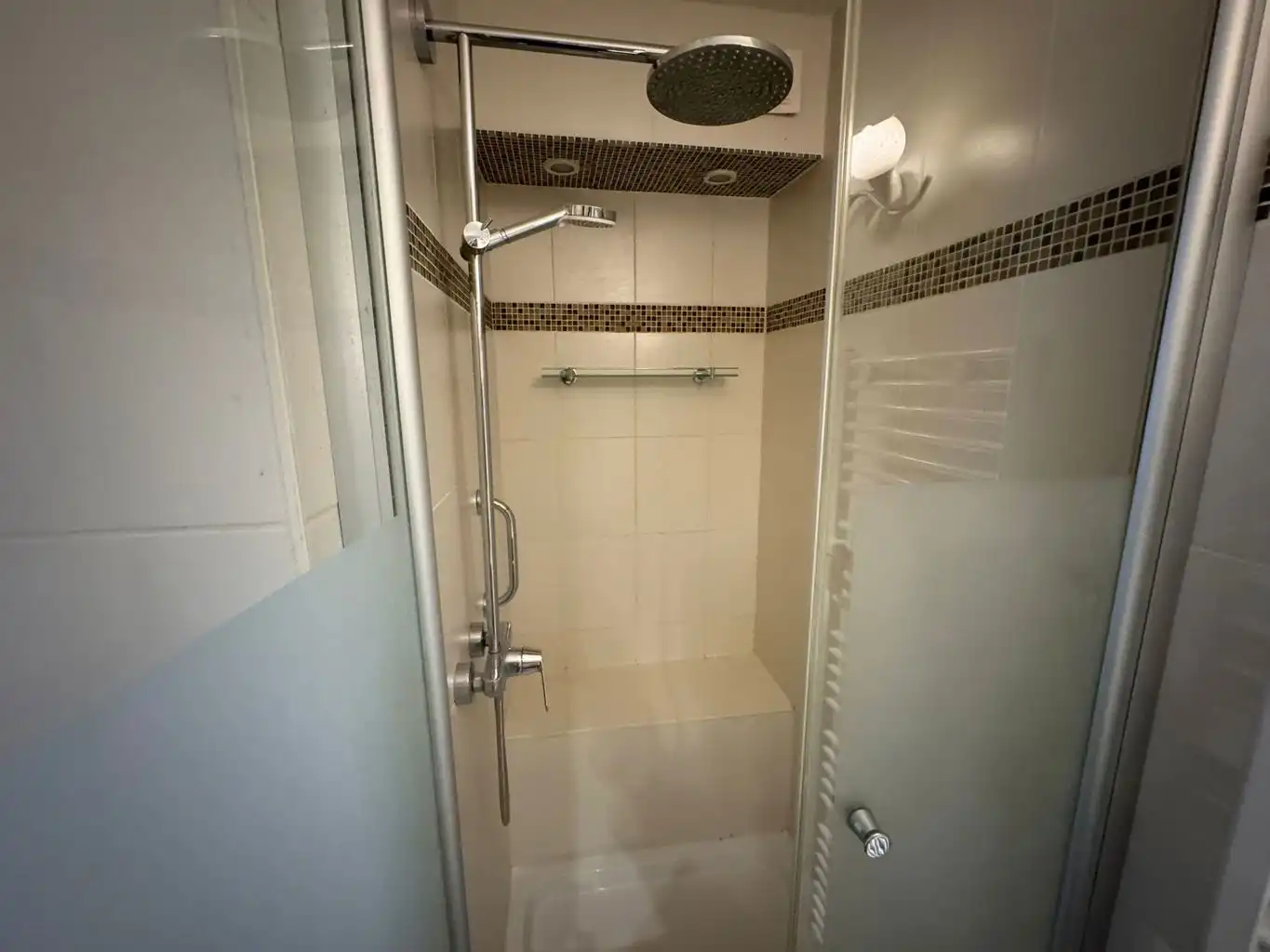 Lichtrijk gerenoveerd appartement op topligging foto 8