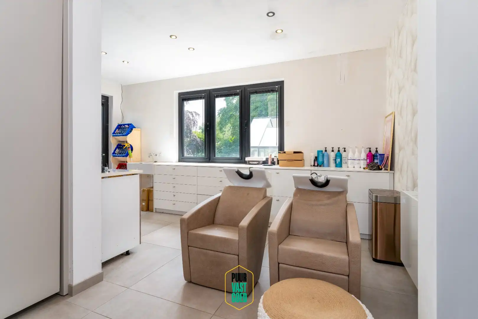 Knap gerenoveerde villa in uitgestrekte tuin foto 21