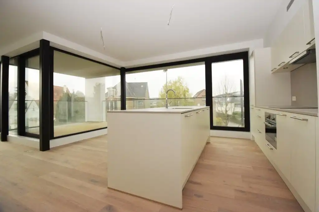 Luxueus en ruim recent appartement met 3 slaapkamers en 2 badkamers. foto 5