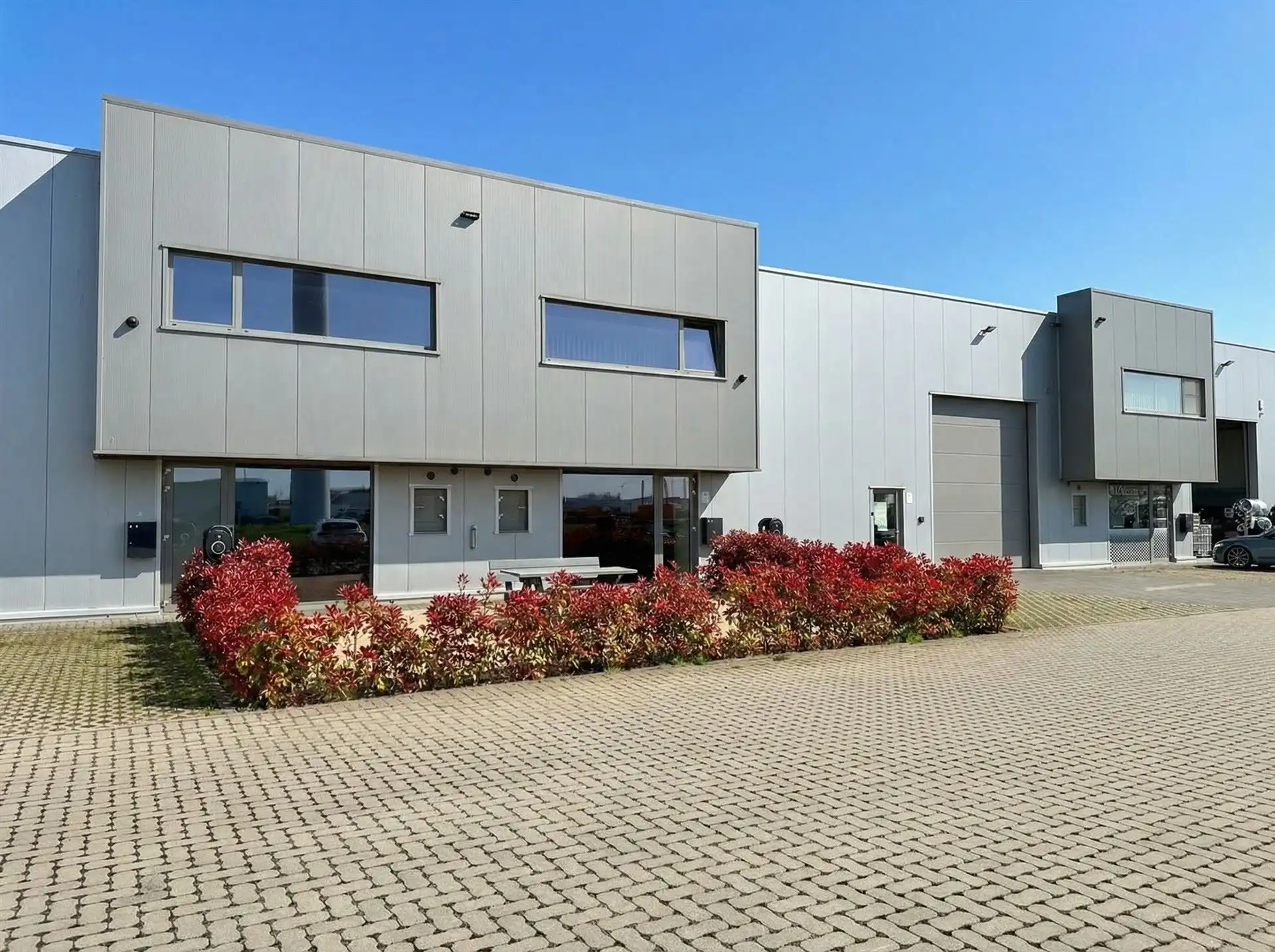 Instapklare KMO-unit op toplocatie – vandaag starten zonder zorgen foto {{pictureIndex}}