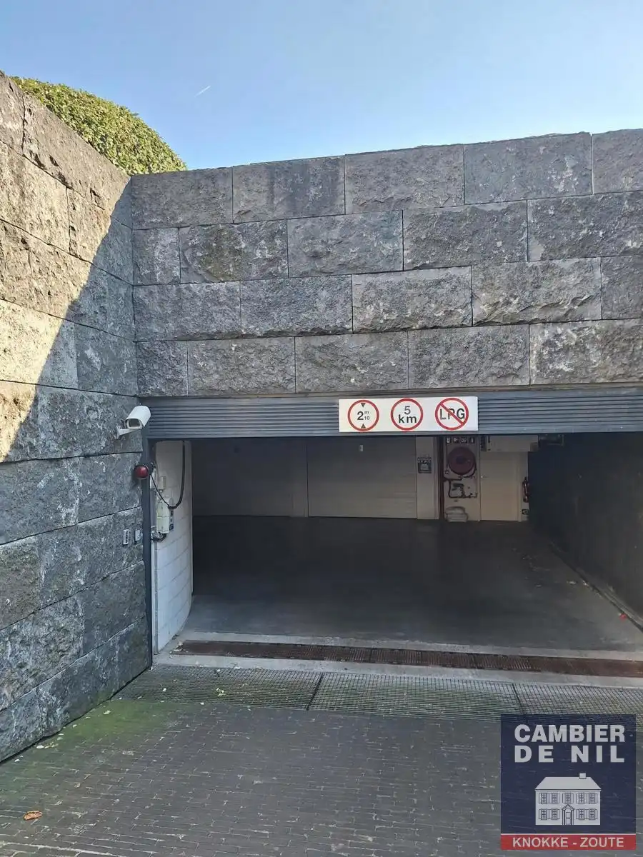 Ruime garagebox in residentie Katelijne - Kustlaan 166 foto 2