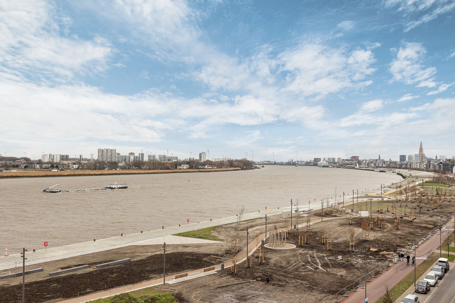 Luxe-appartement met frontaal Scheldezicht met heerlijk terras (30m²) op Nieuw Zuid incl kelderberging - optionele ondergrondse parking beschikbaar foto 5