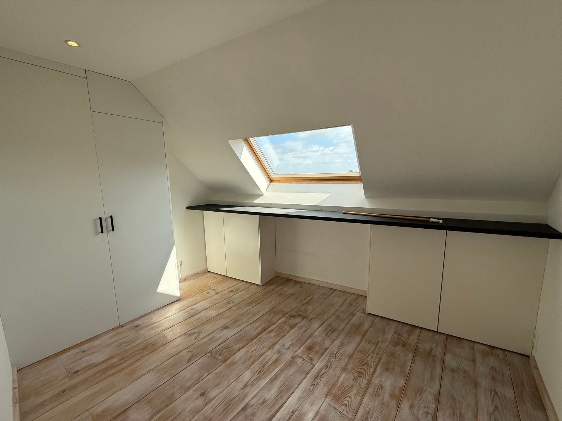 SCHELLEBELLE - Gerenoveerde rijwoning met gezellig terras. foto 7