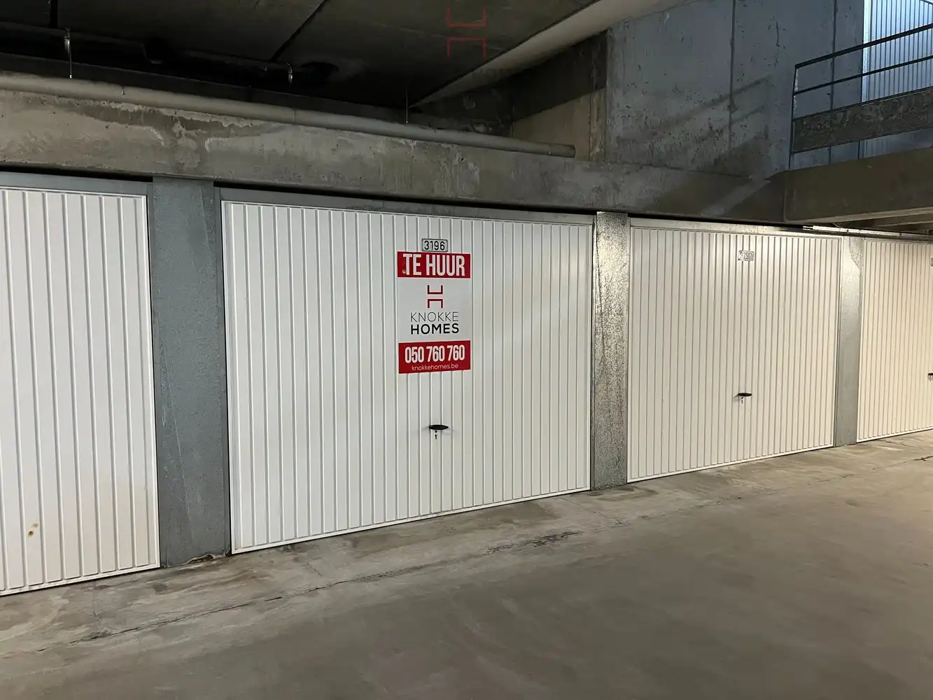 Gesloten garagebox onder het Stübbenpark in Duinbergen foto {{pictureIndex}}